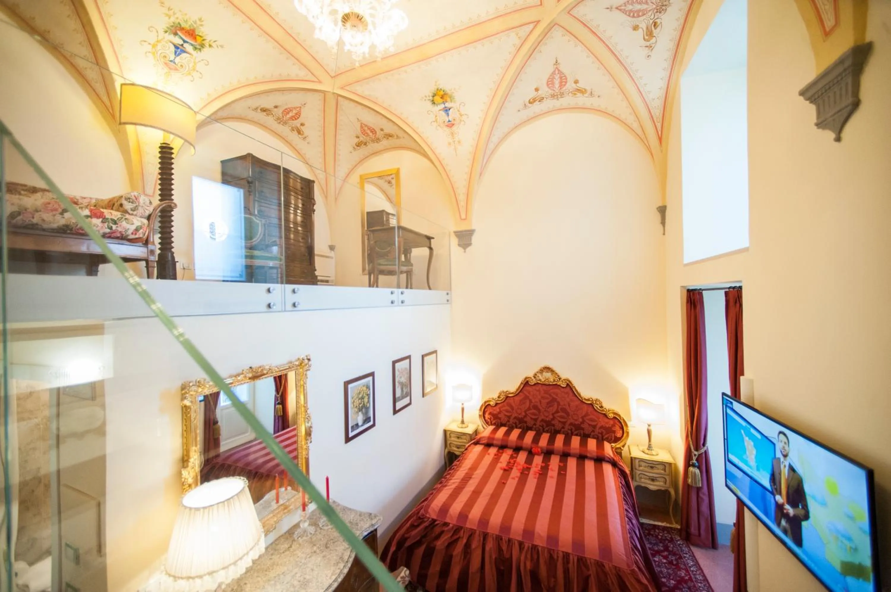 Photo of the whole room, Bed in Residenza d'Epoca Palazzo Borghesi
