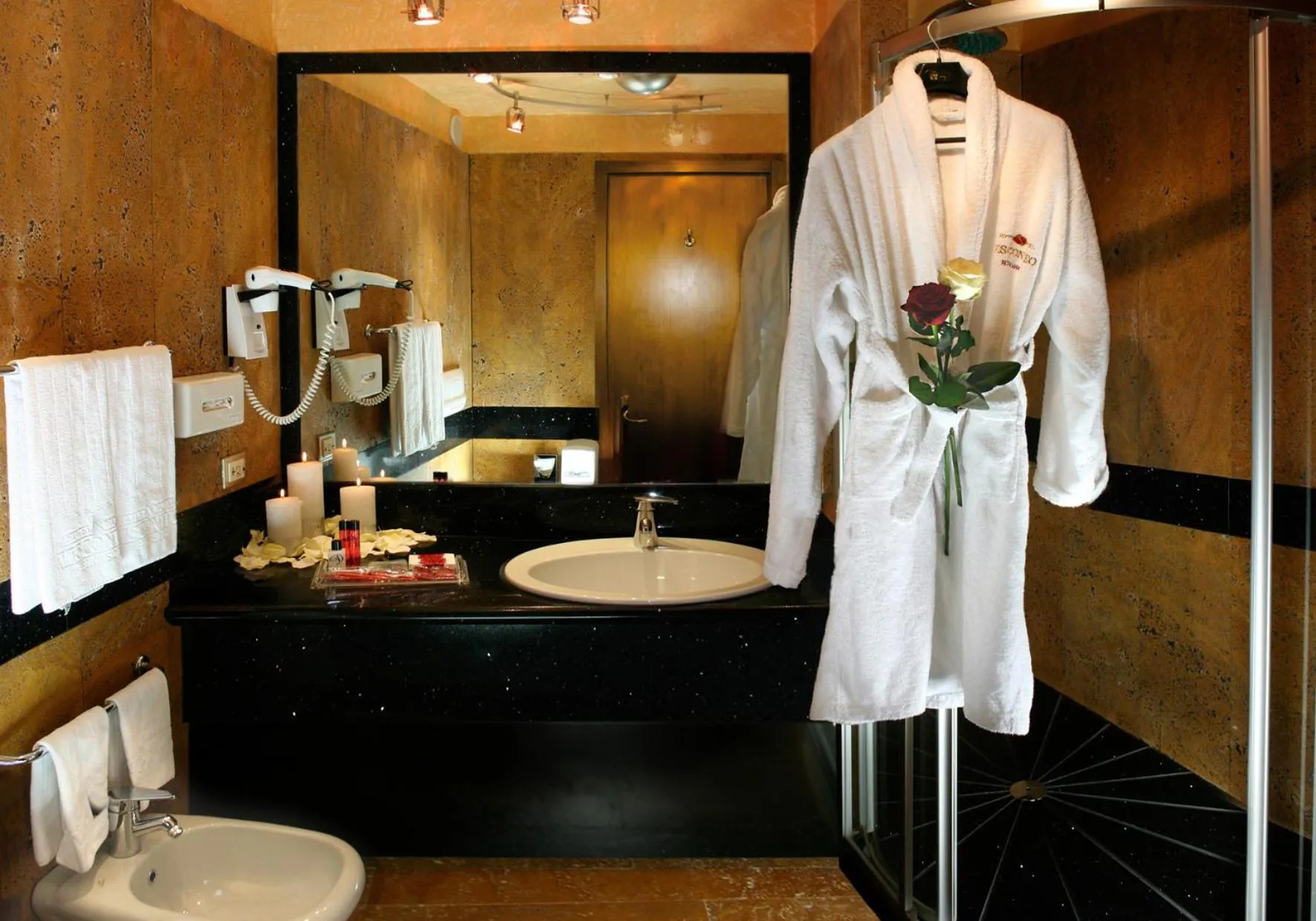 Shower in Hotel Motel Visconteo