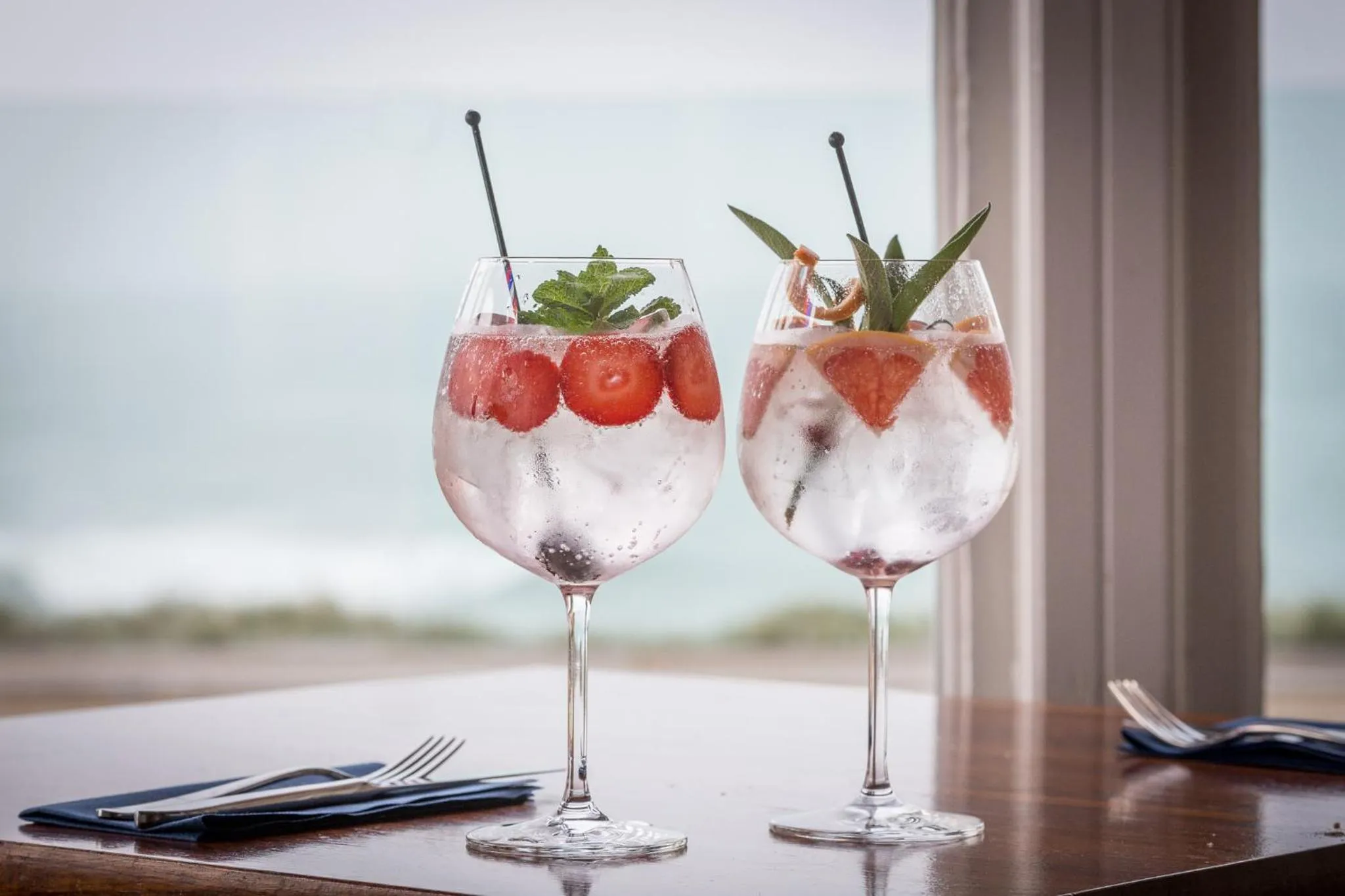 Lounge or bar in The Headland Hotel and Spa