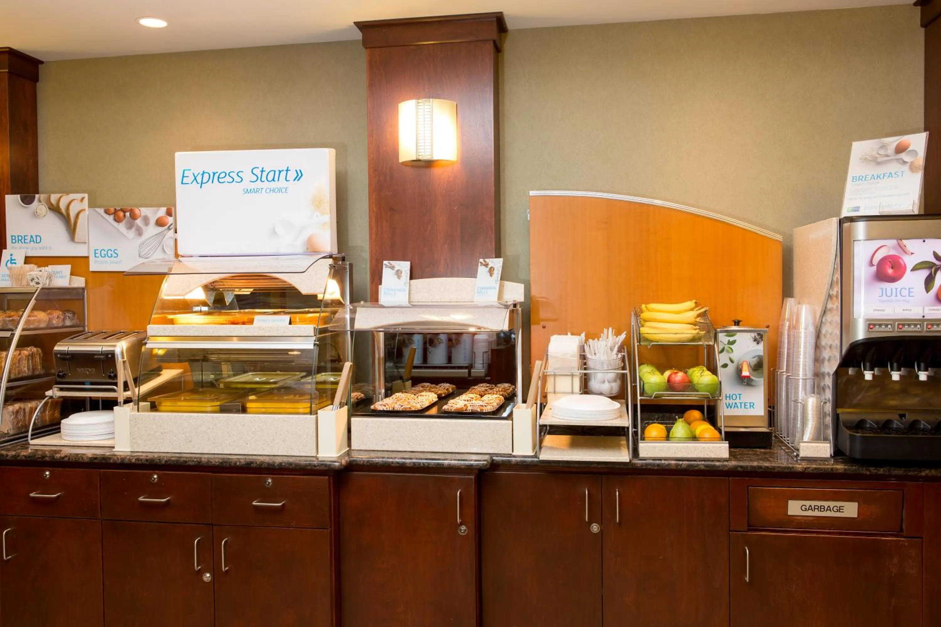 Food and drinks in Holiday Inn Express & Suites Drayton Valley by IHG