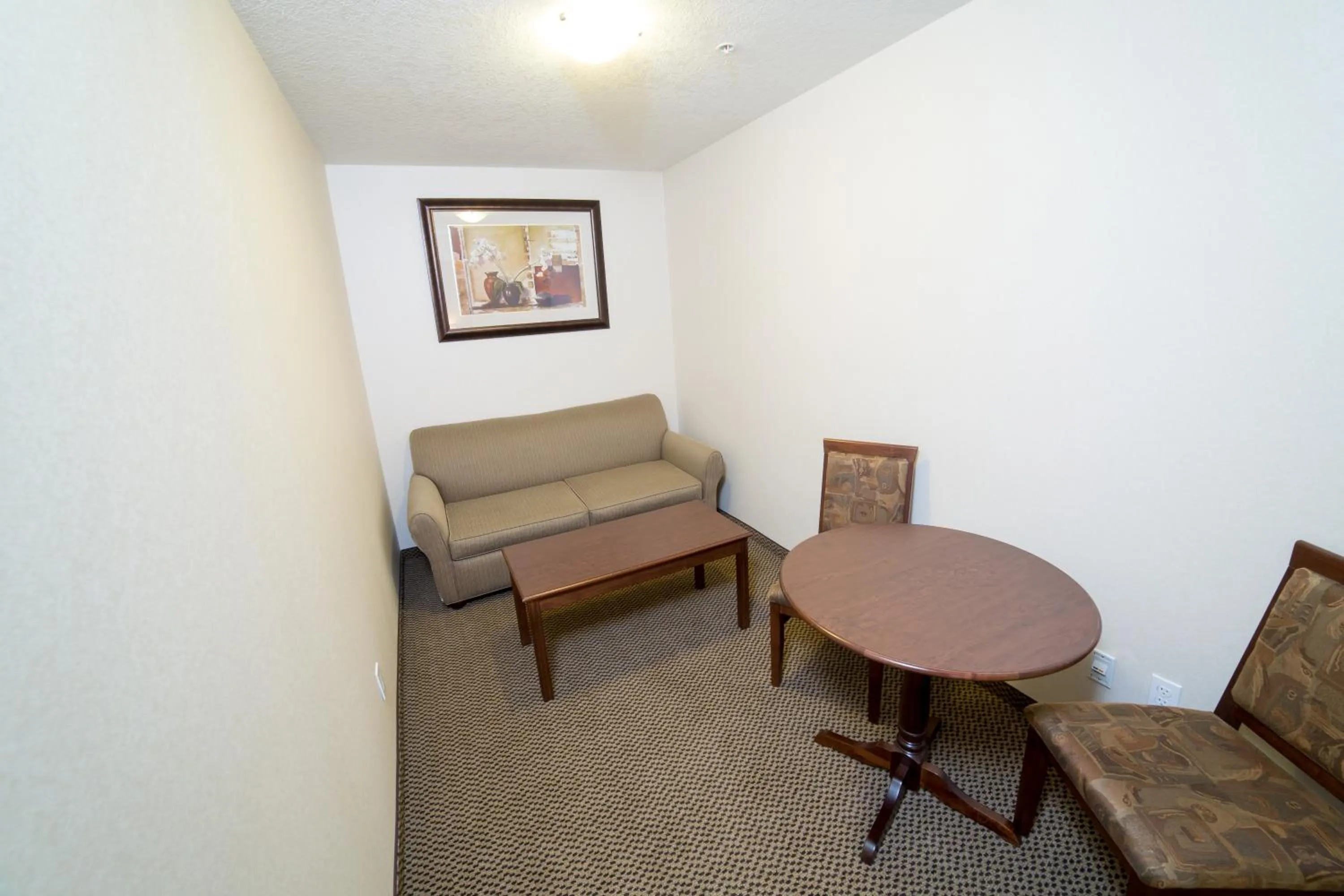 Living room in Holiday Inn Express & Suites Drayton Valley by IHG