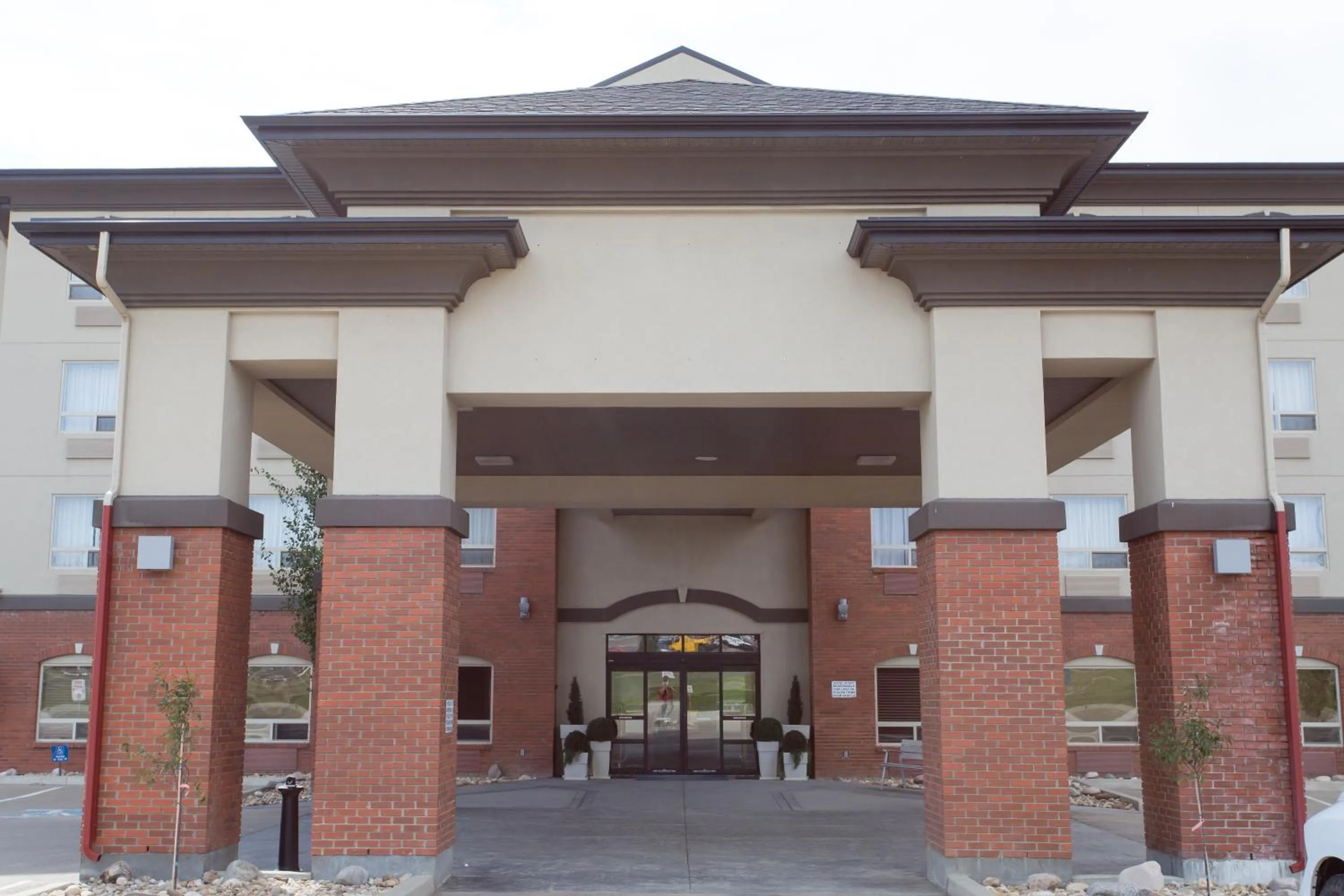 Facade/entrance in Holiday Inn Express & Suites Drayton Valley by IHG