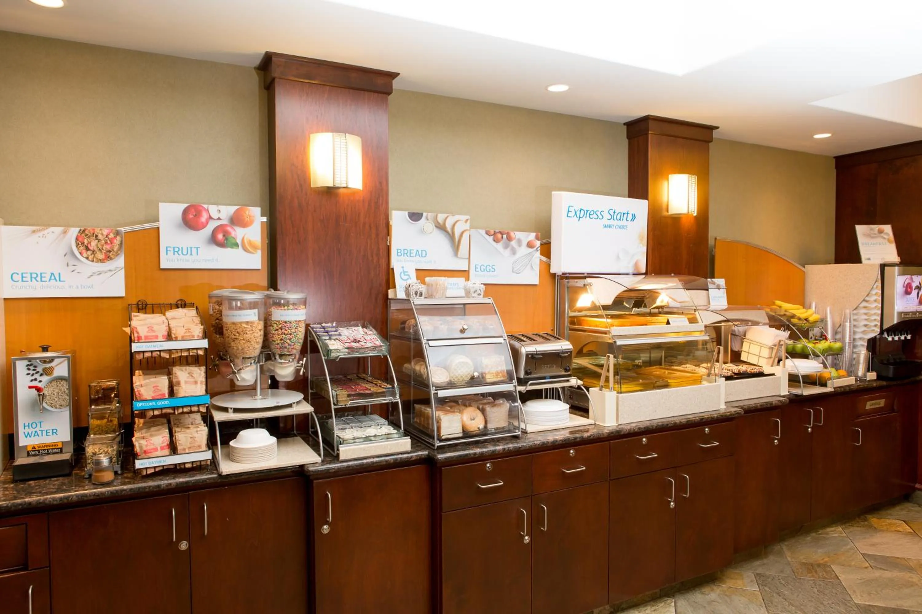 Food and drinks in Holiday Inn Express & Suites Drayton Valley by IHG