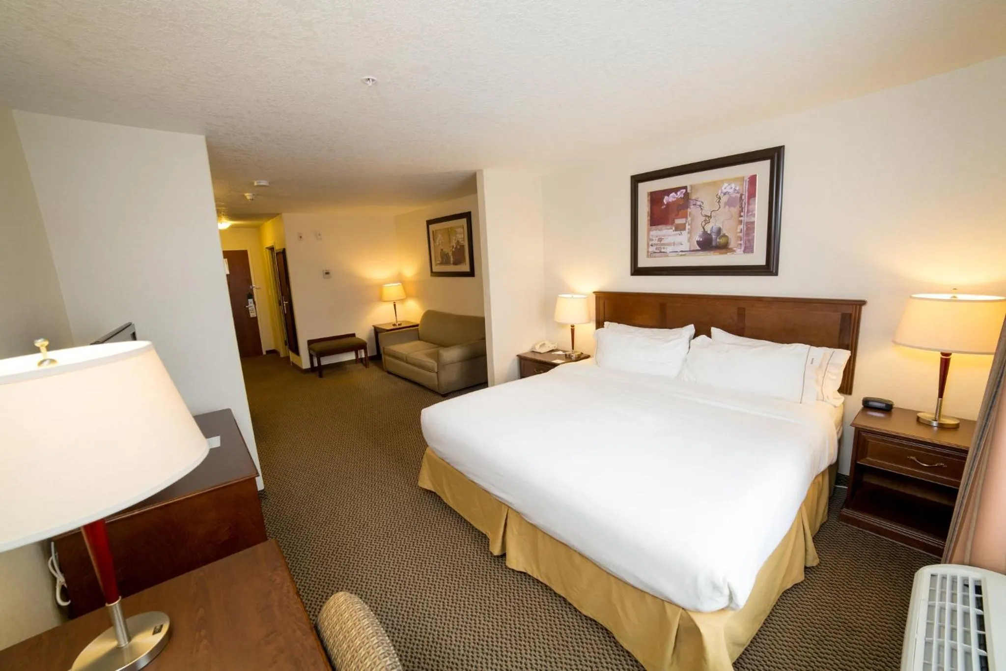 Photo of the whole room, Bed in Holiday Inn Express & Suites Drayton Valley by IHG