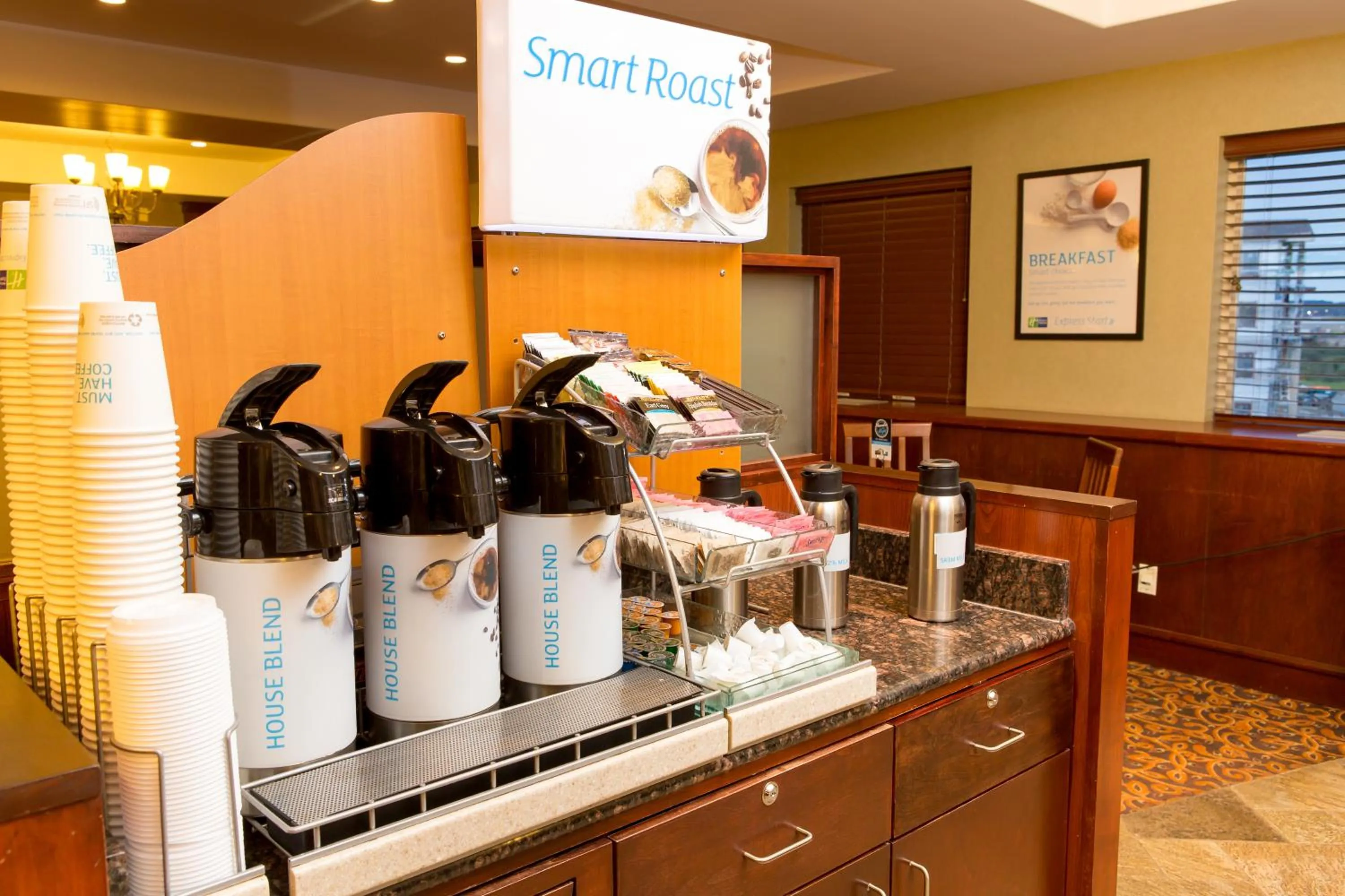 Coffee/tea facilities in Holiday Inn Express & Suites Drayton Valley by IHG