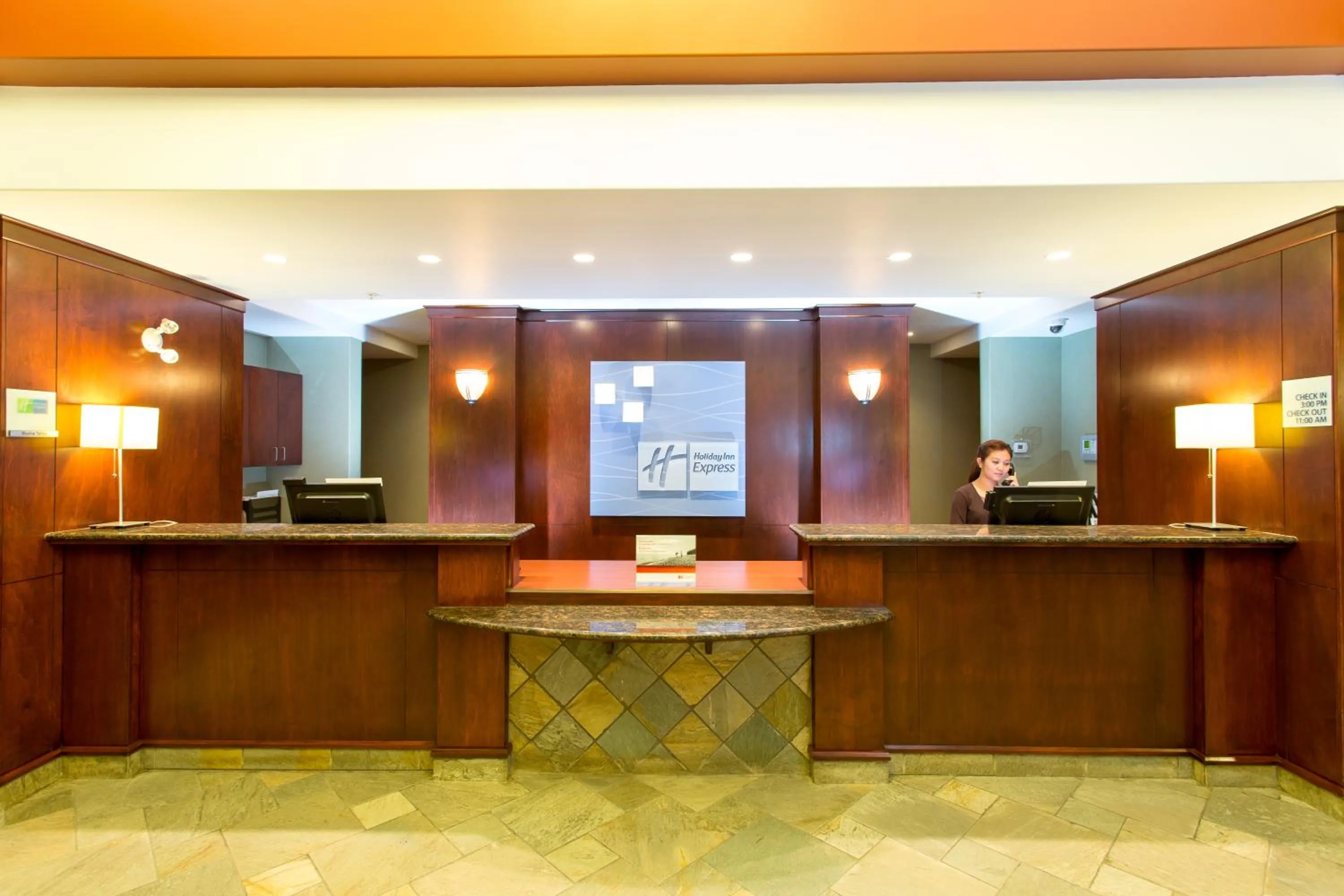Lobby or reception in Holiday Inn Express & Suites Drayton Valley by IHG