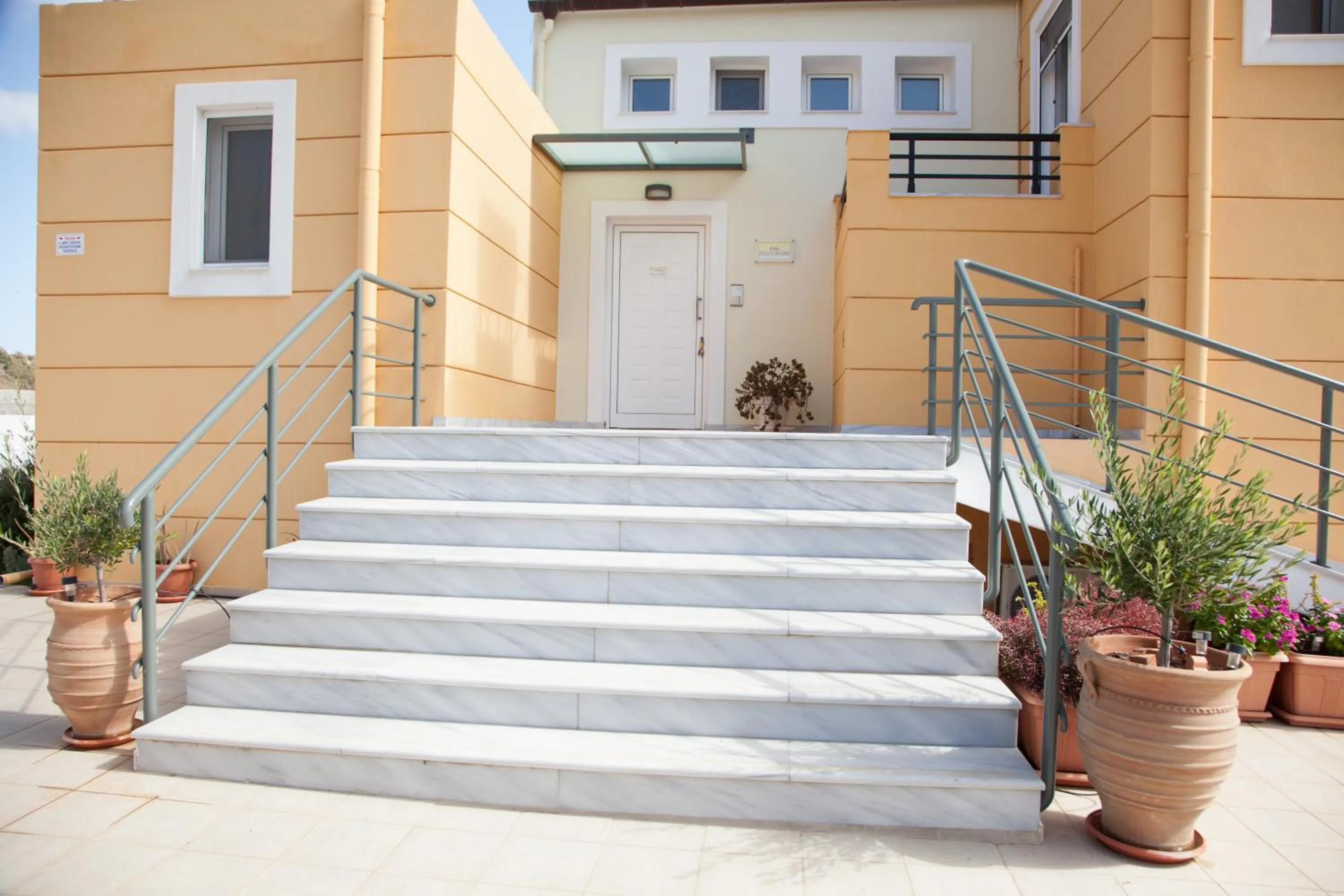 Facade/entrance in Villa Frati Gorge