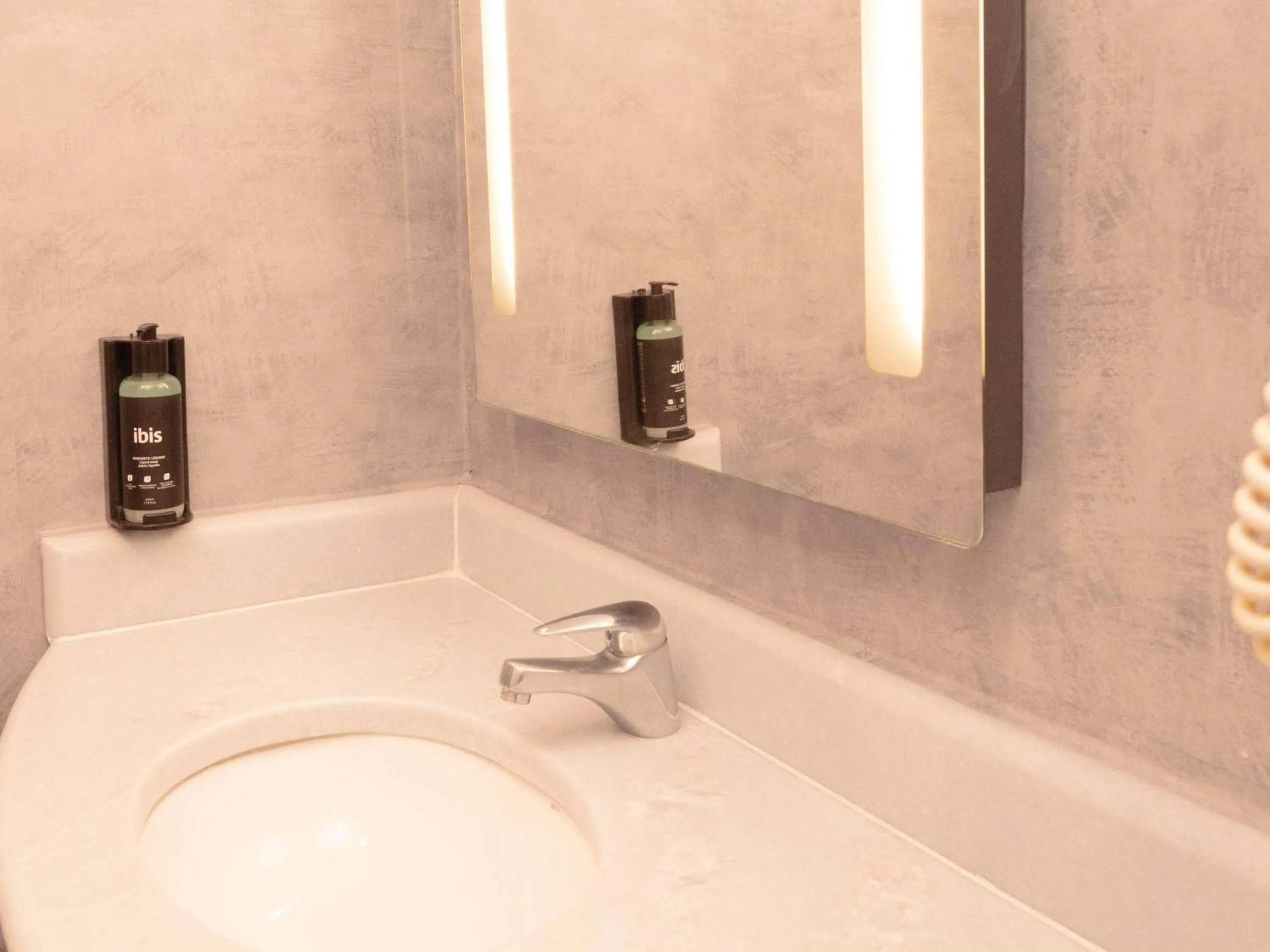 Bedroom in ibis Catanduva