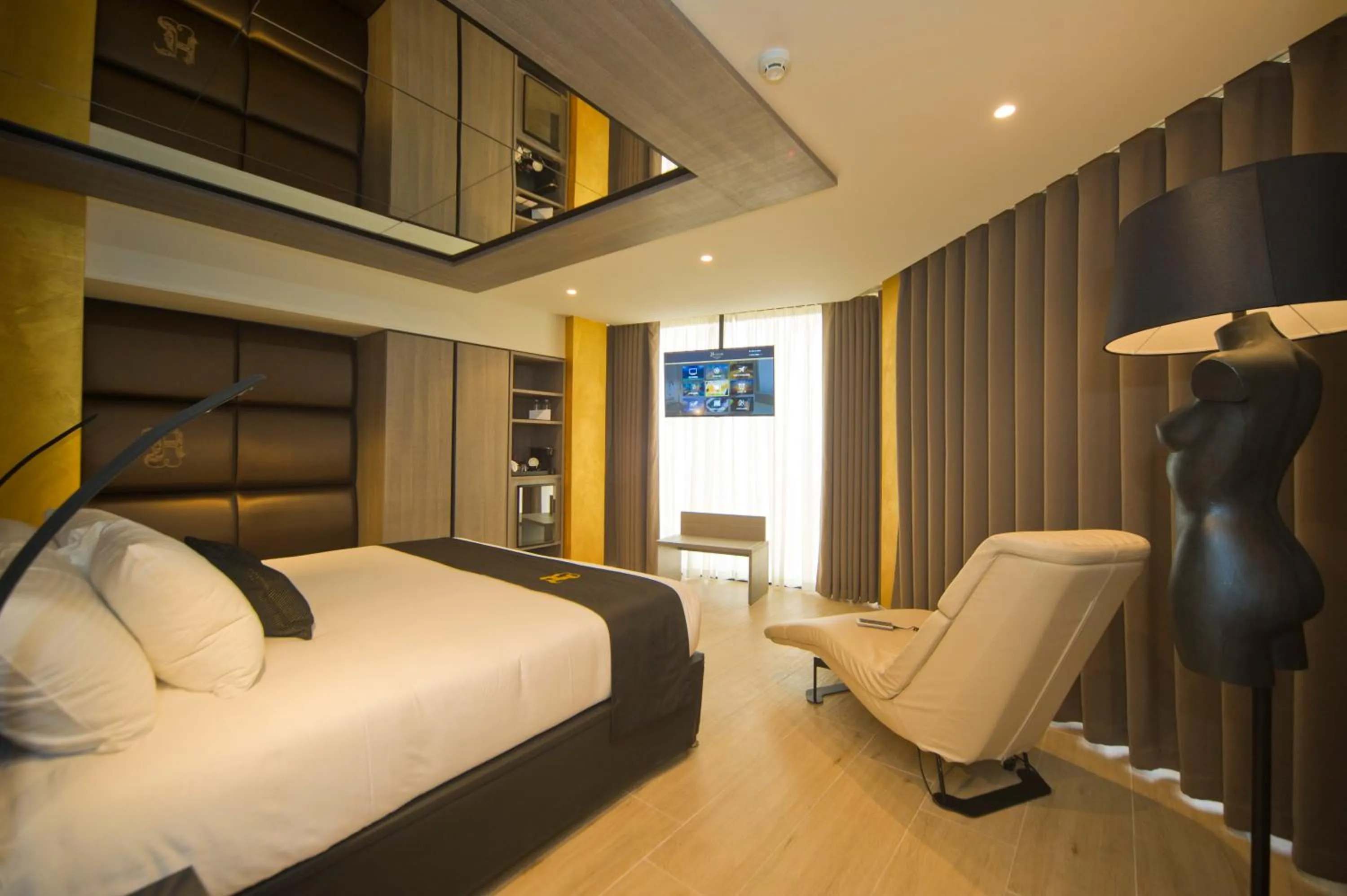 Photo of the whole room, Bed in Hugo's Boutique Hotel - Adults Only