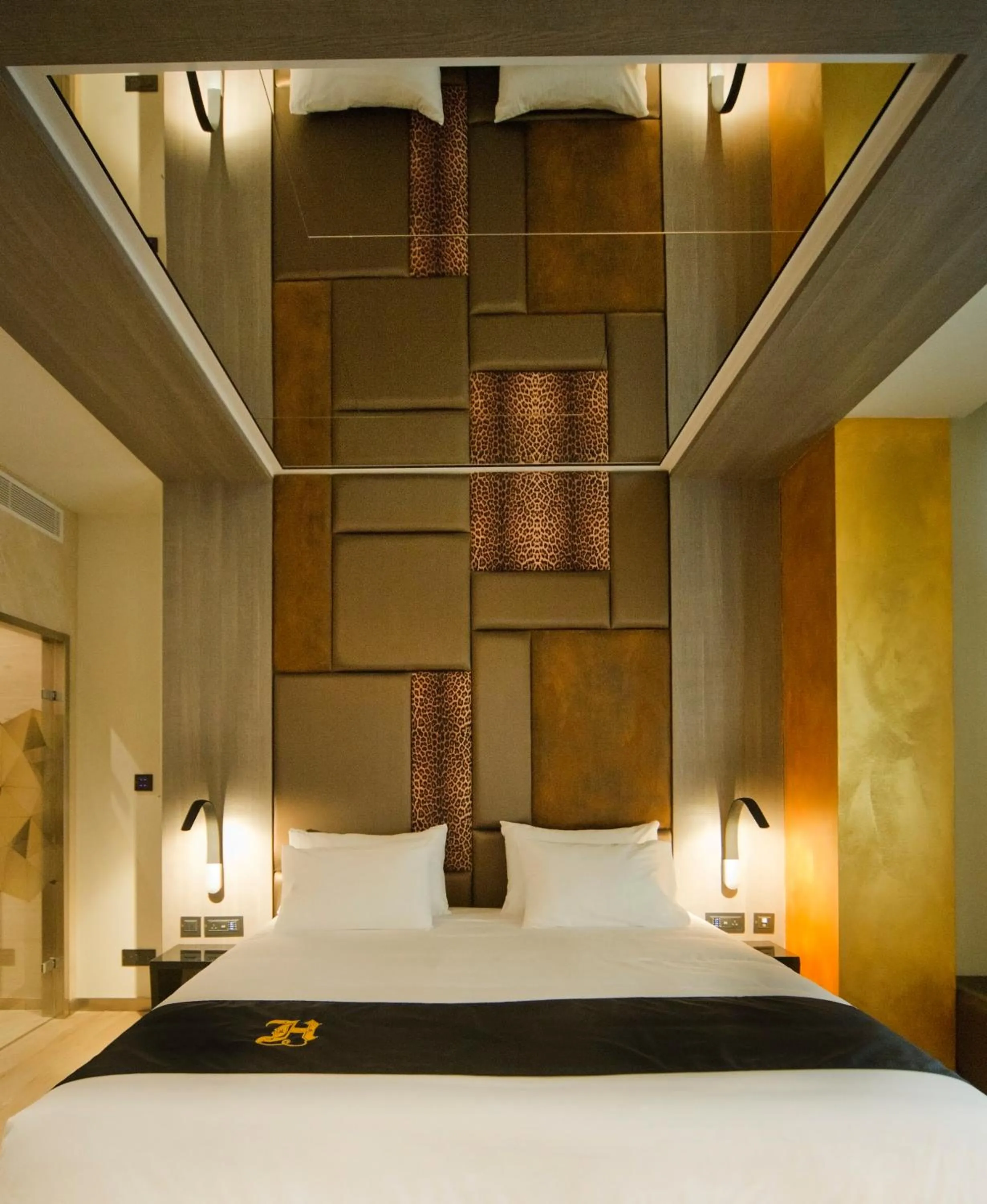 Bed in Hugo's Boutique Hotel - Adults Only