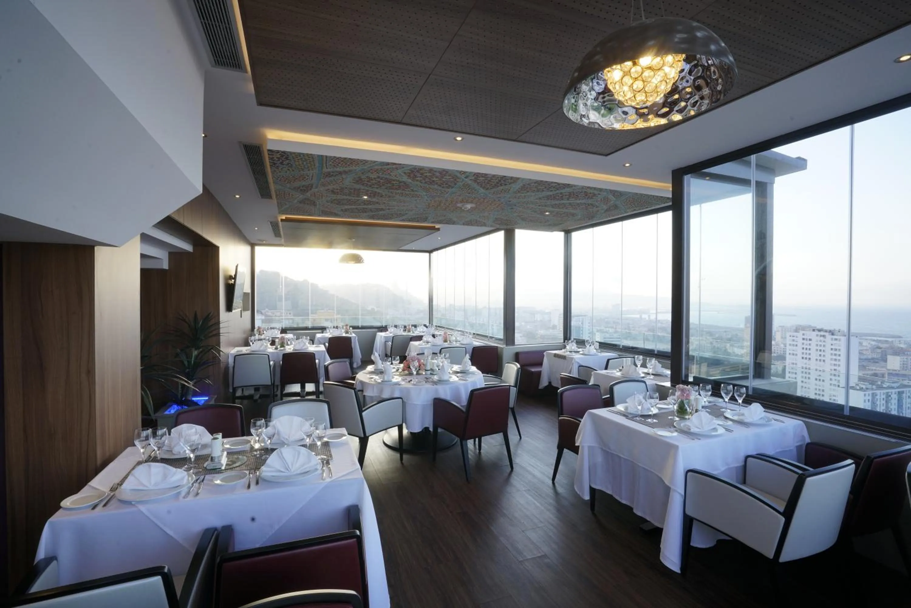 Restaurant/places to eat in AZ Hôtels Kouba