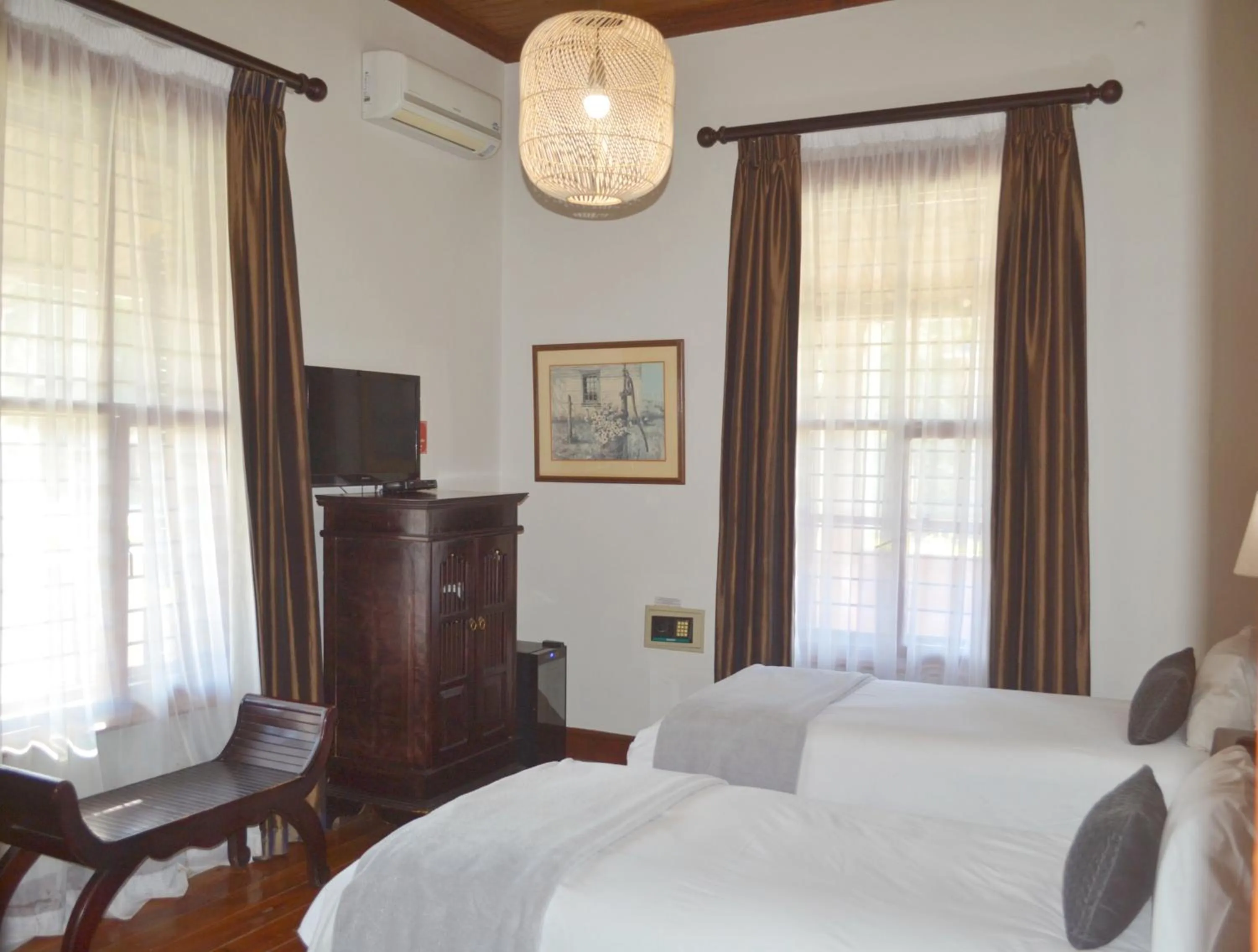 Bedroom, Bed in Old House Lodge