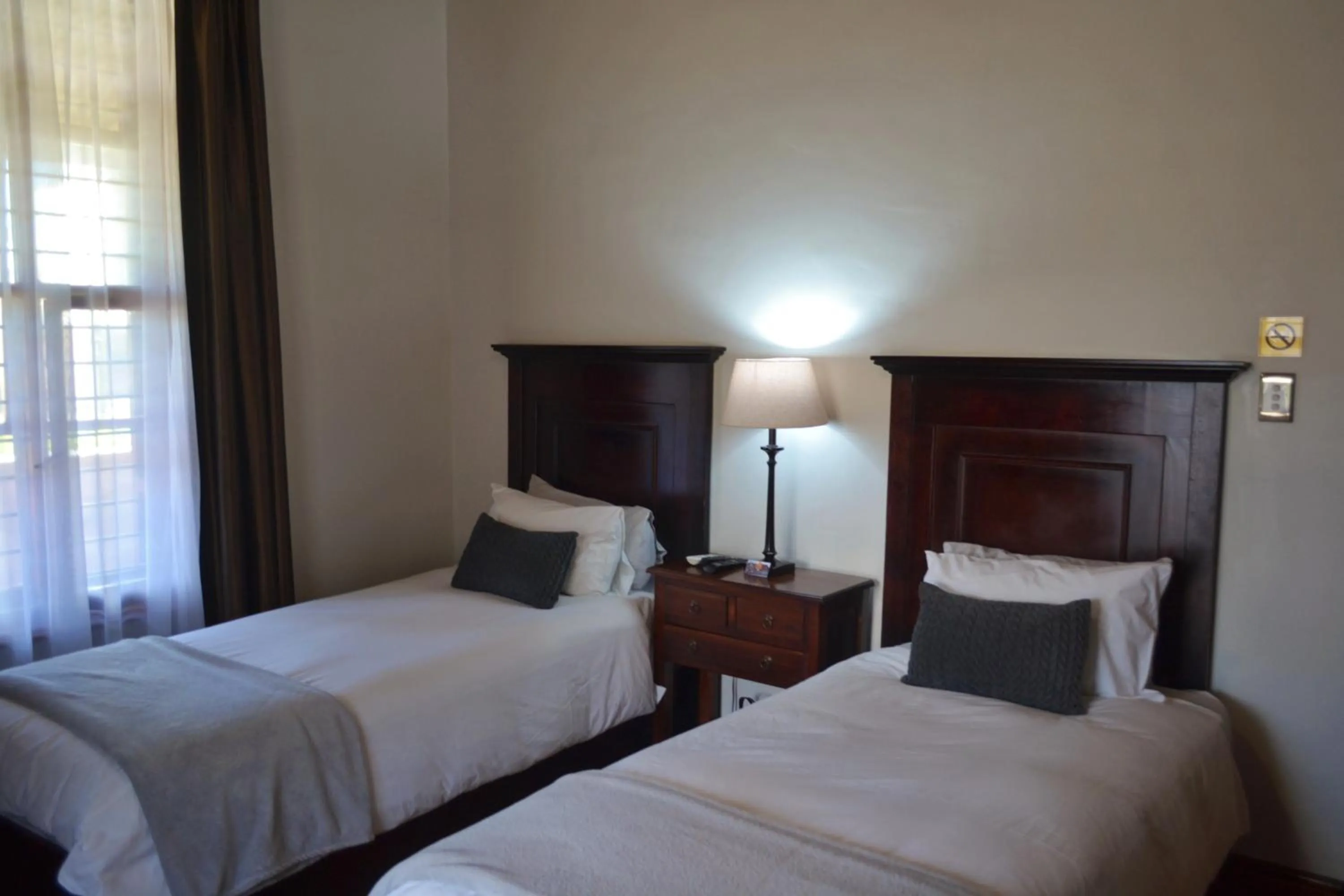 Bedroom, Bed in Old House Lodge