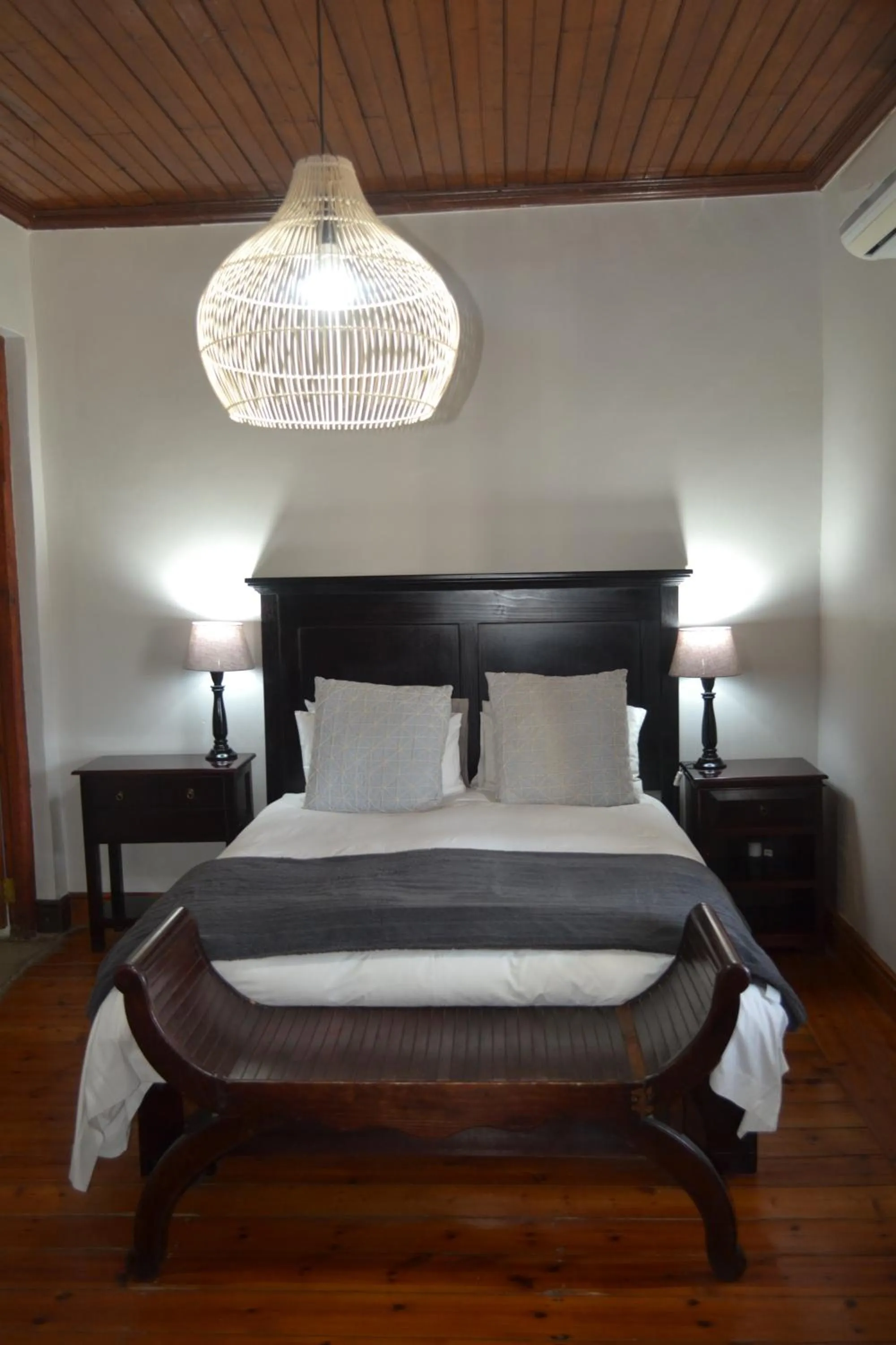 Bedroom, Bed in Old House Lodge