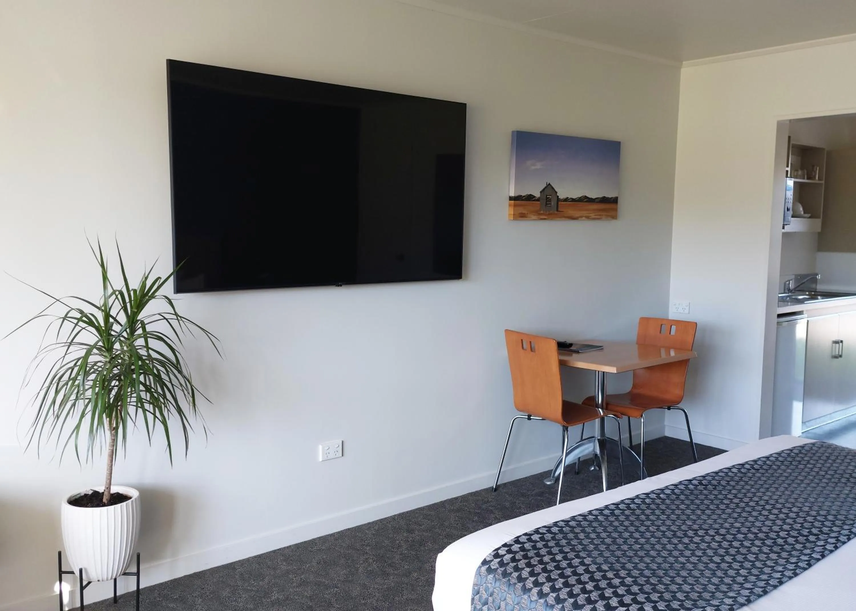 TV and multimedia, Bed in Lake Dunstan Motel