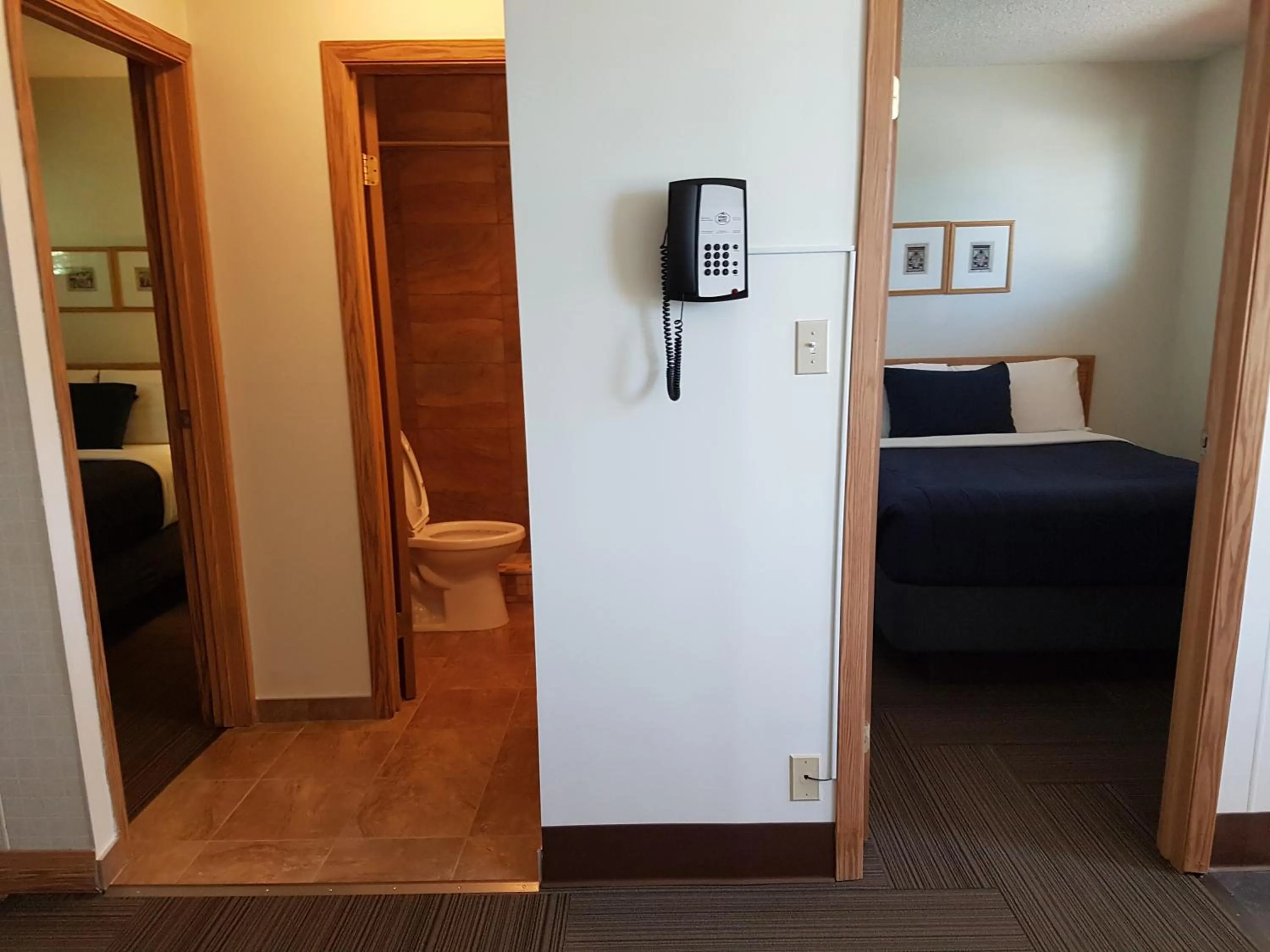 Bedroom, Bed in Pines Motel