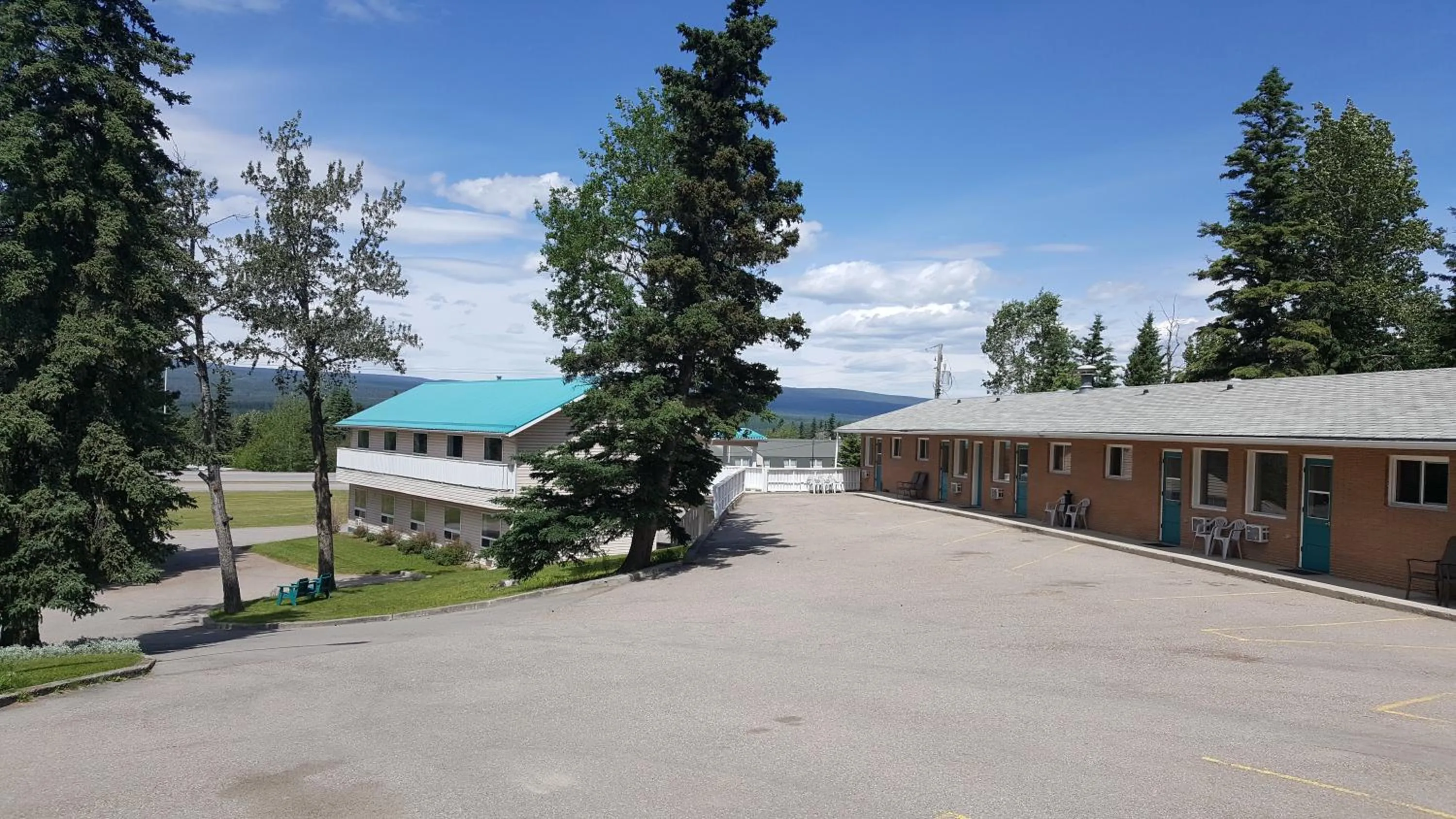 Property building in Pines Motel