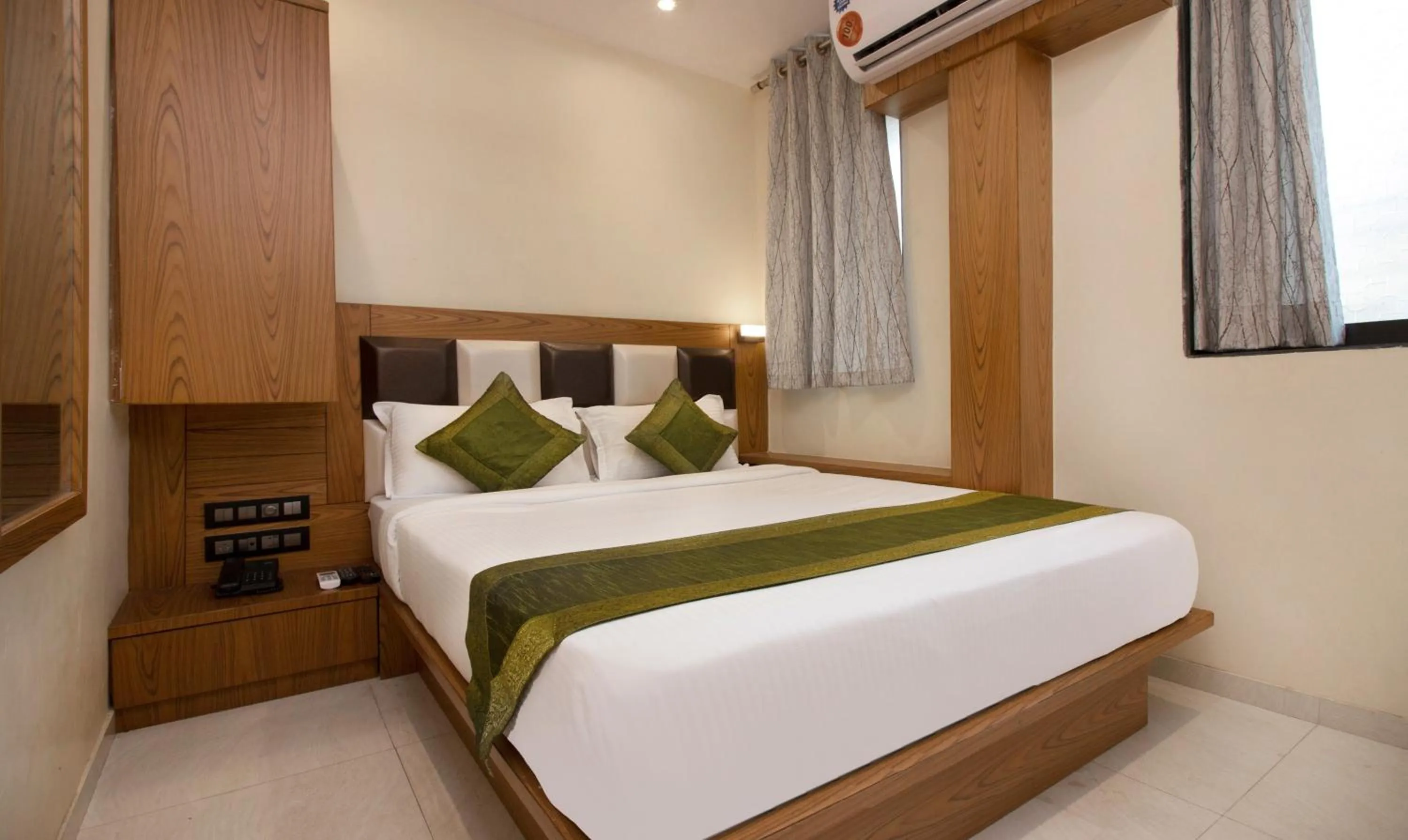 Bed in Hotel Residency Park Near Masjid Rly Station South Mumbai