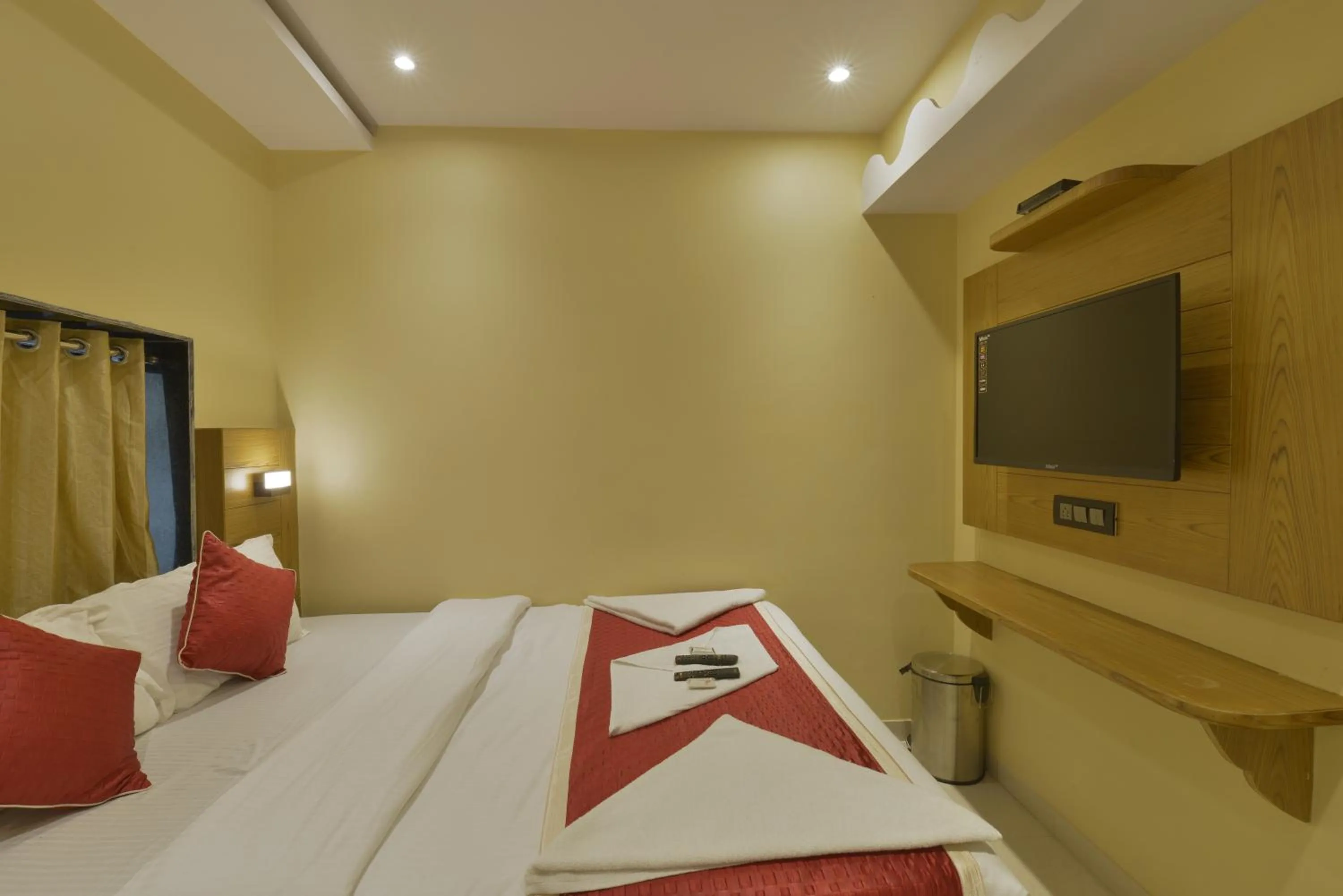 Bed in Hotel Residency Park Near Masjid Rly Station South Mumbai