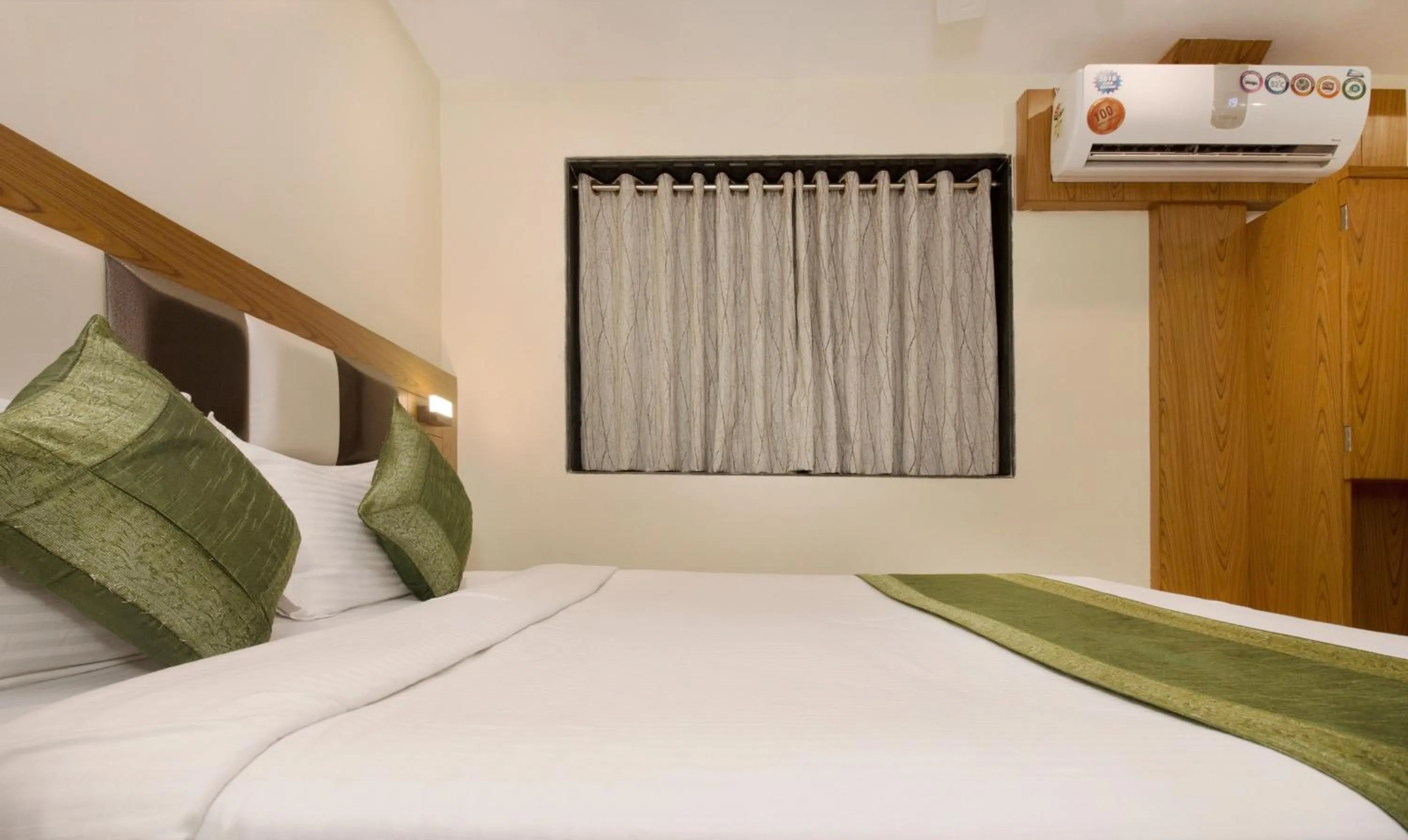 Bed in Hotel Residency Park Near Masjid Rly Station South Mumbai