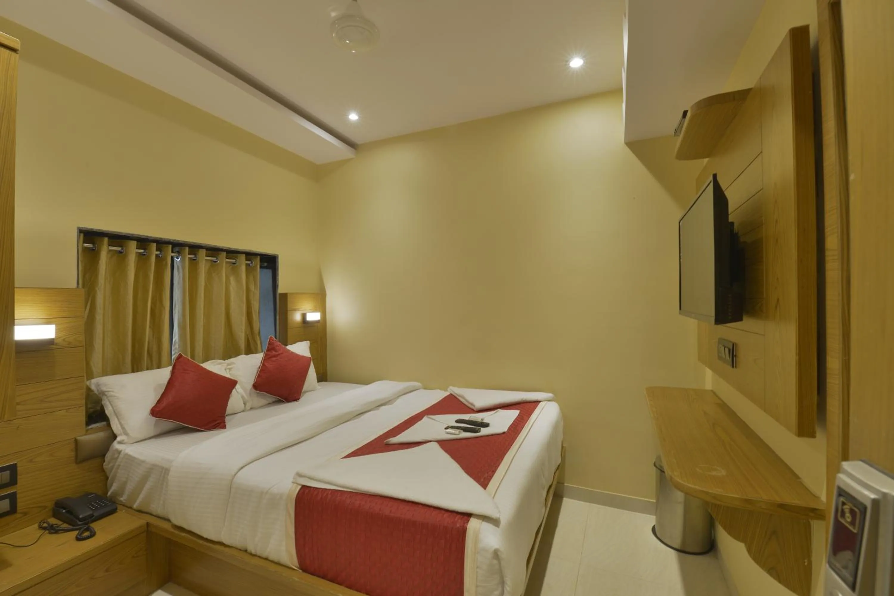 Bed in Hotel Residency Park Near Masjid Rly Station South Mumbai