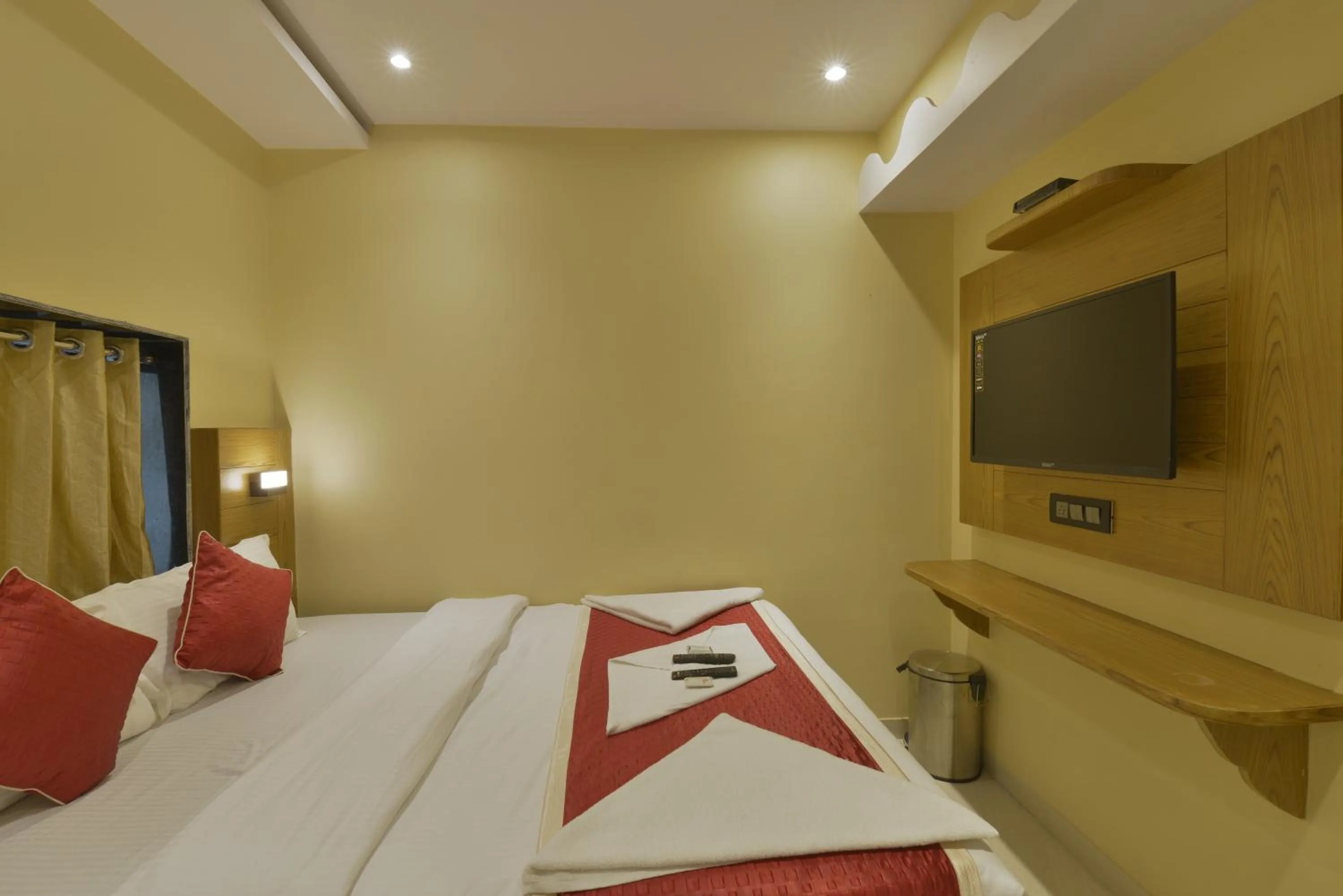 Bed in Hotel Residency Park Near Masjid Rly Station South Mumbai