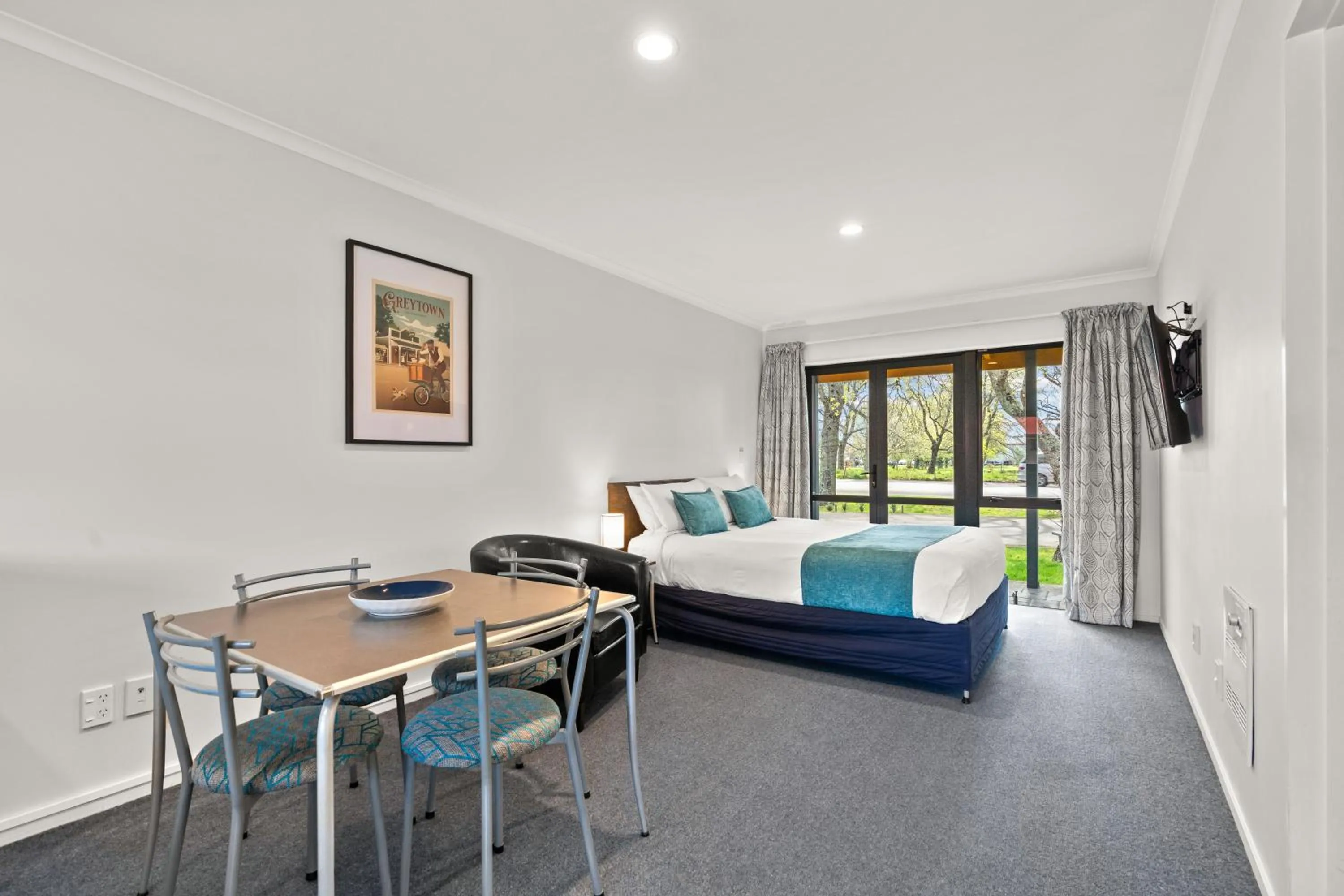 Bed in ASURE Oak Estate Motor Lodge