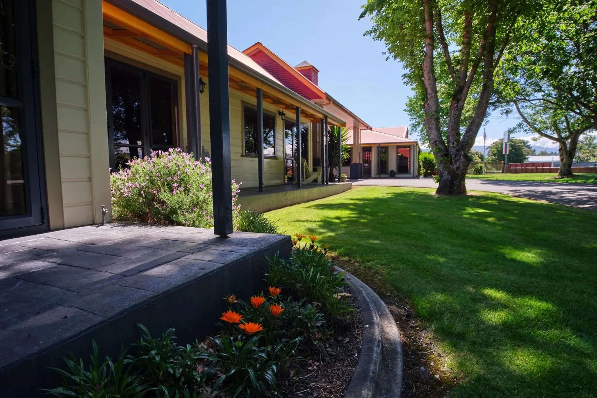 Property building in ASURE Oak Estate Motor Lodge