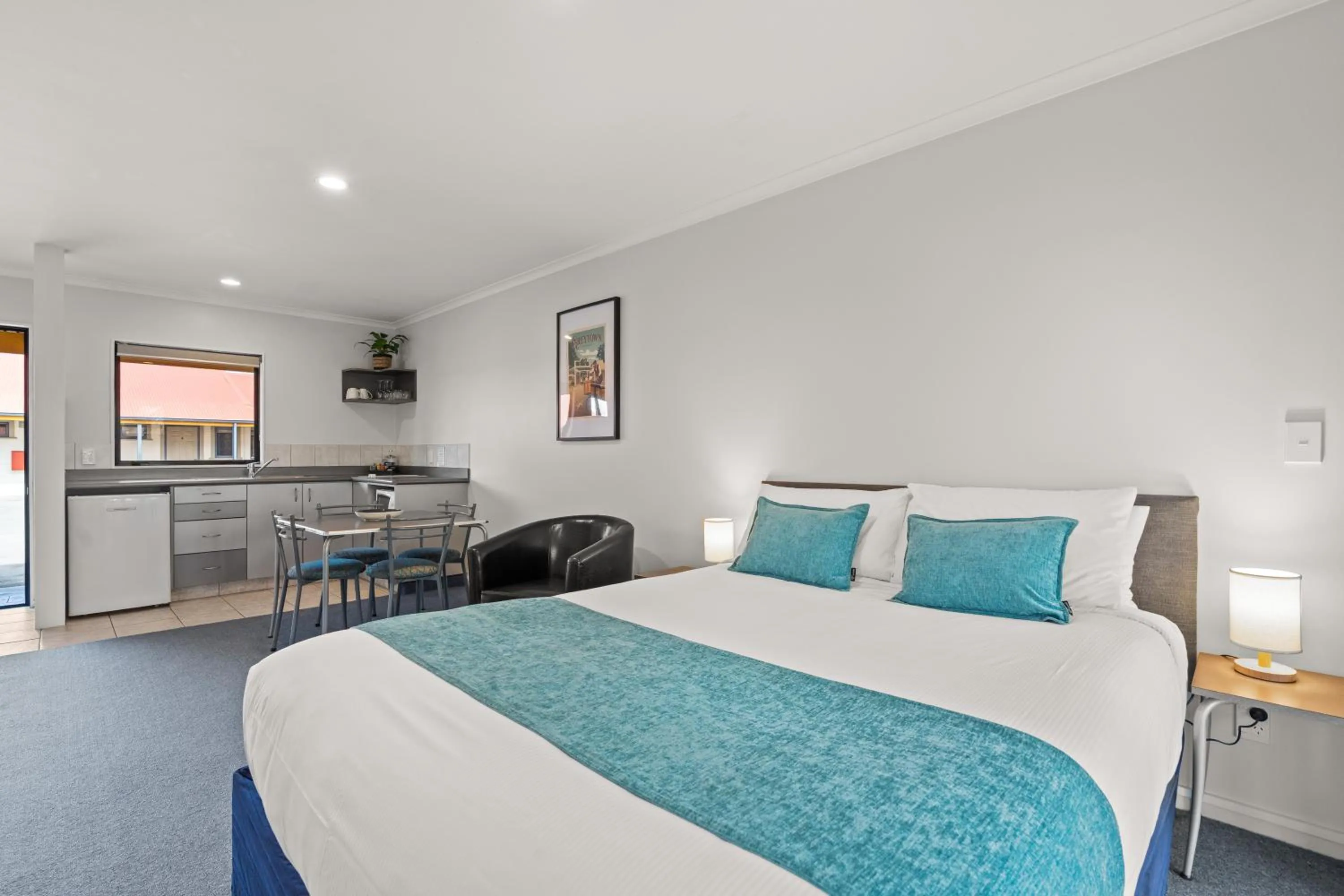 Photo of the whole room, Bed in ASURE Oak Estate Motor Lodge