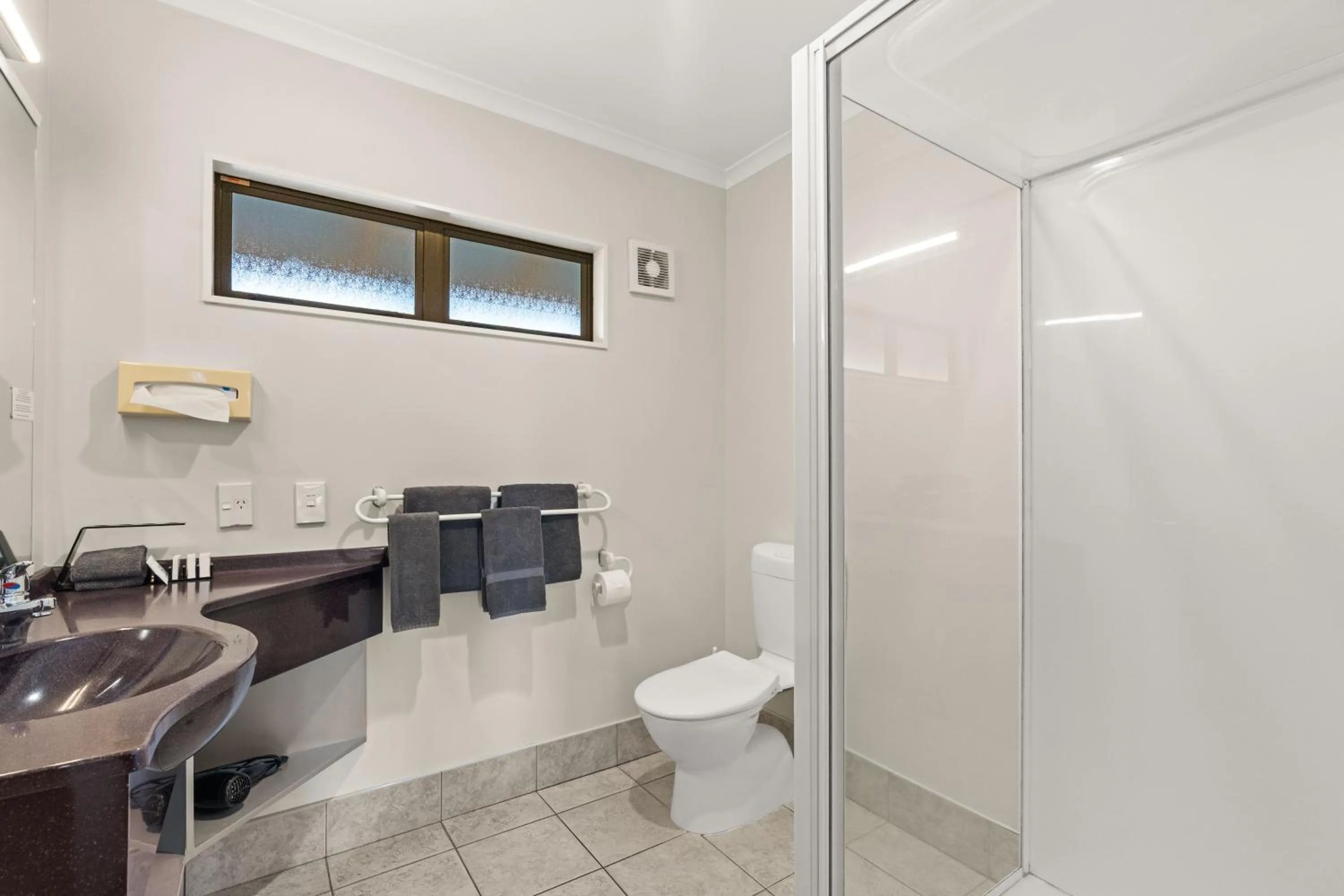 Bathroom in ASURE Oak Estate Motor Lodge