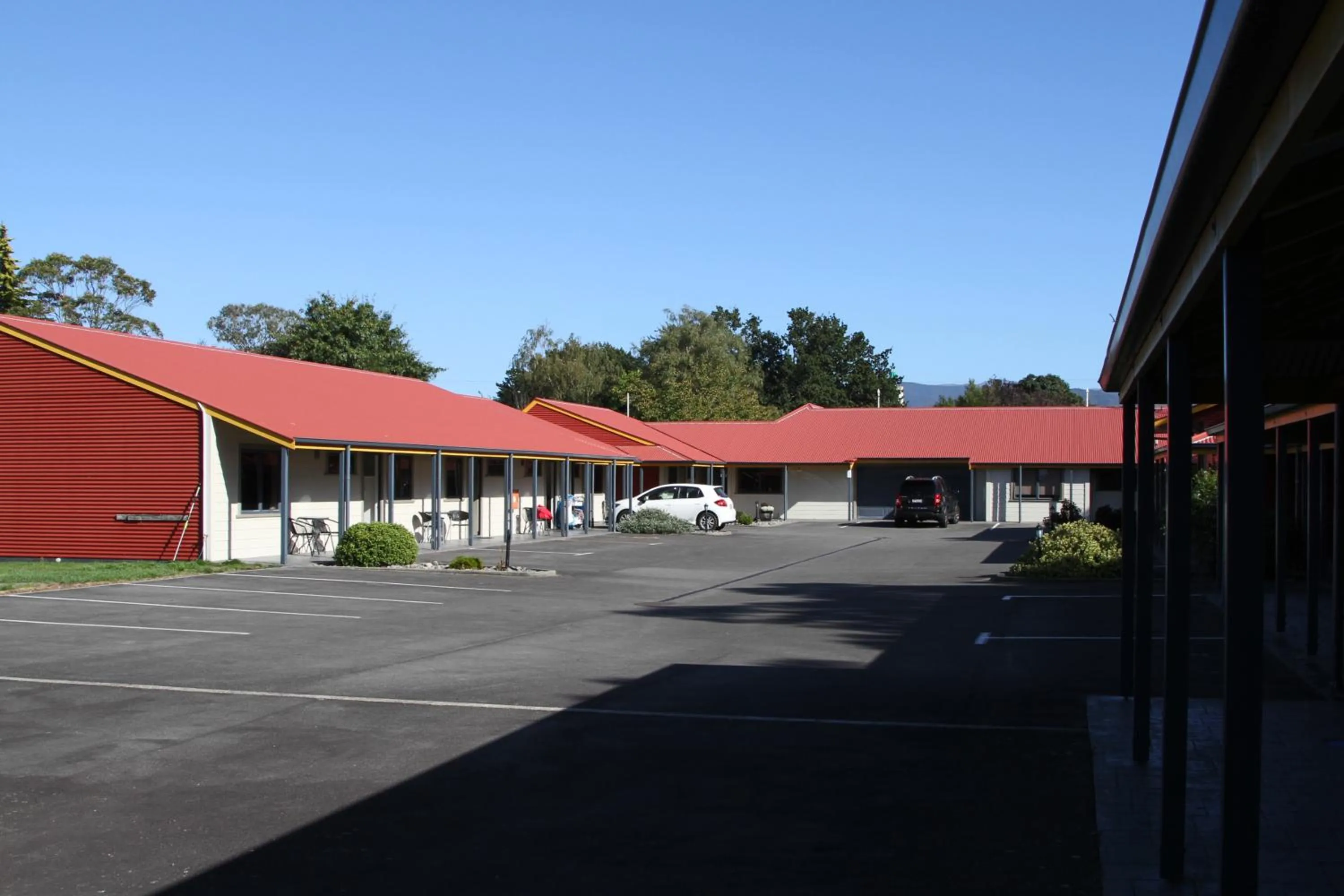 Property building in ASURE Oak Estate Motor Lodge