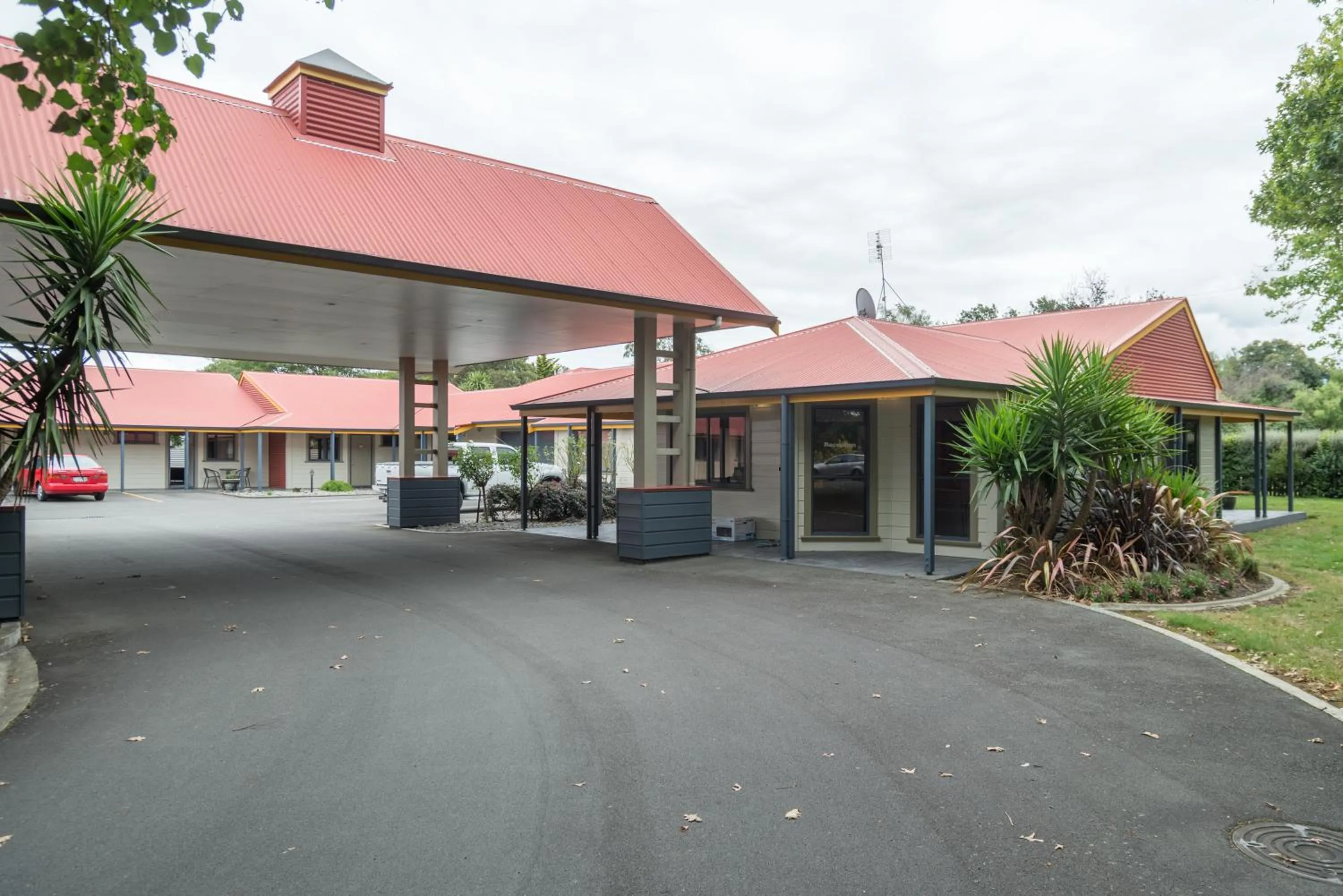 Property building in ASURE Oak Estate Motor Lodge