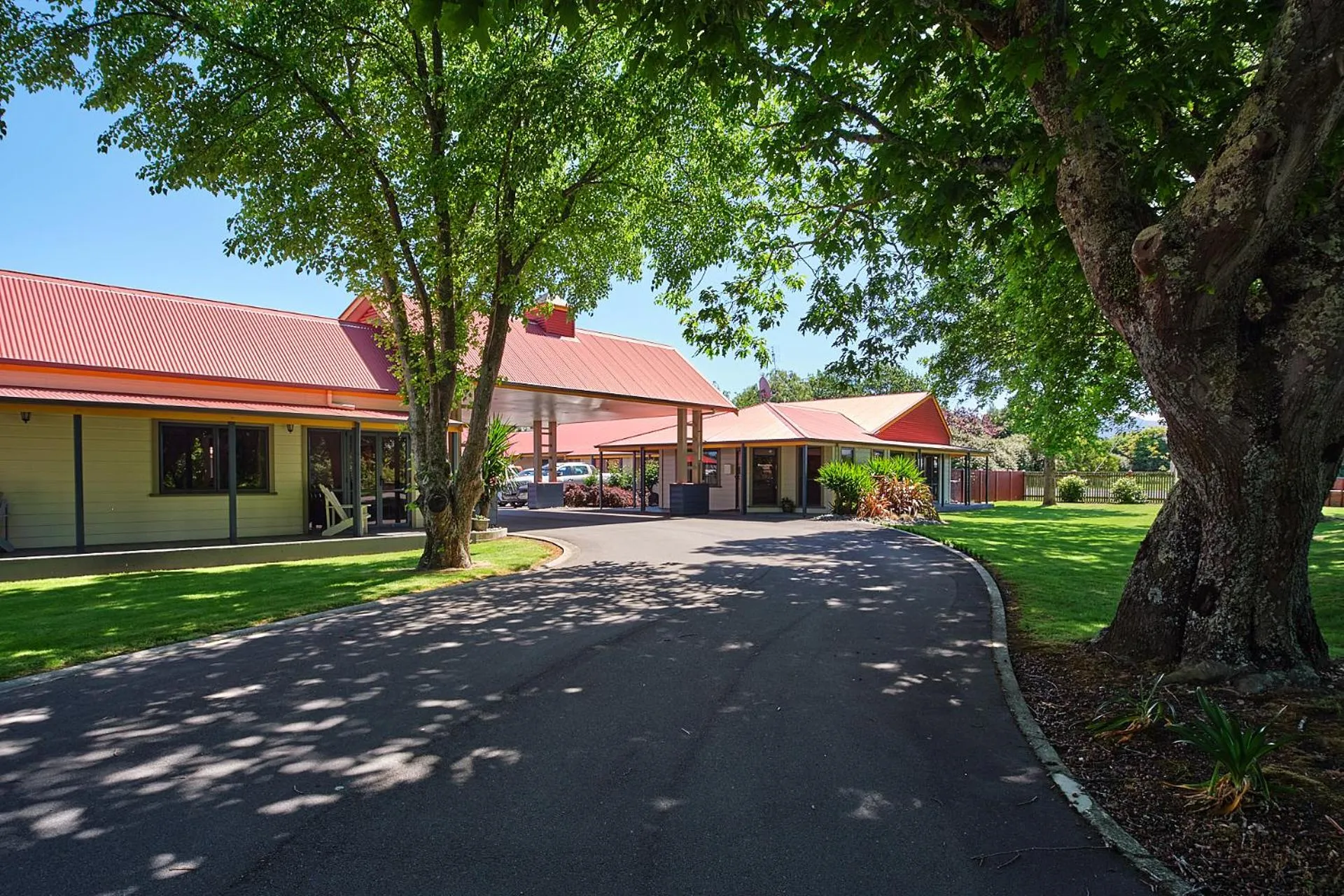 Property building in ASURE Oak Estate Motor Lodge