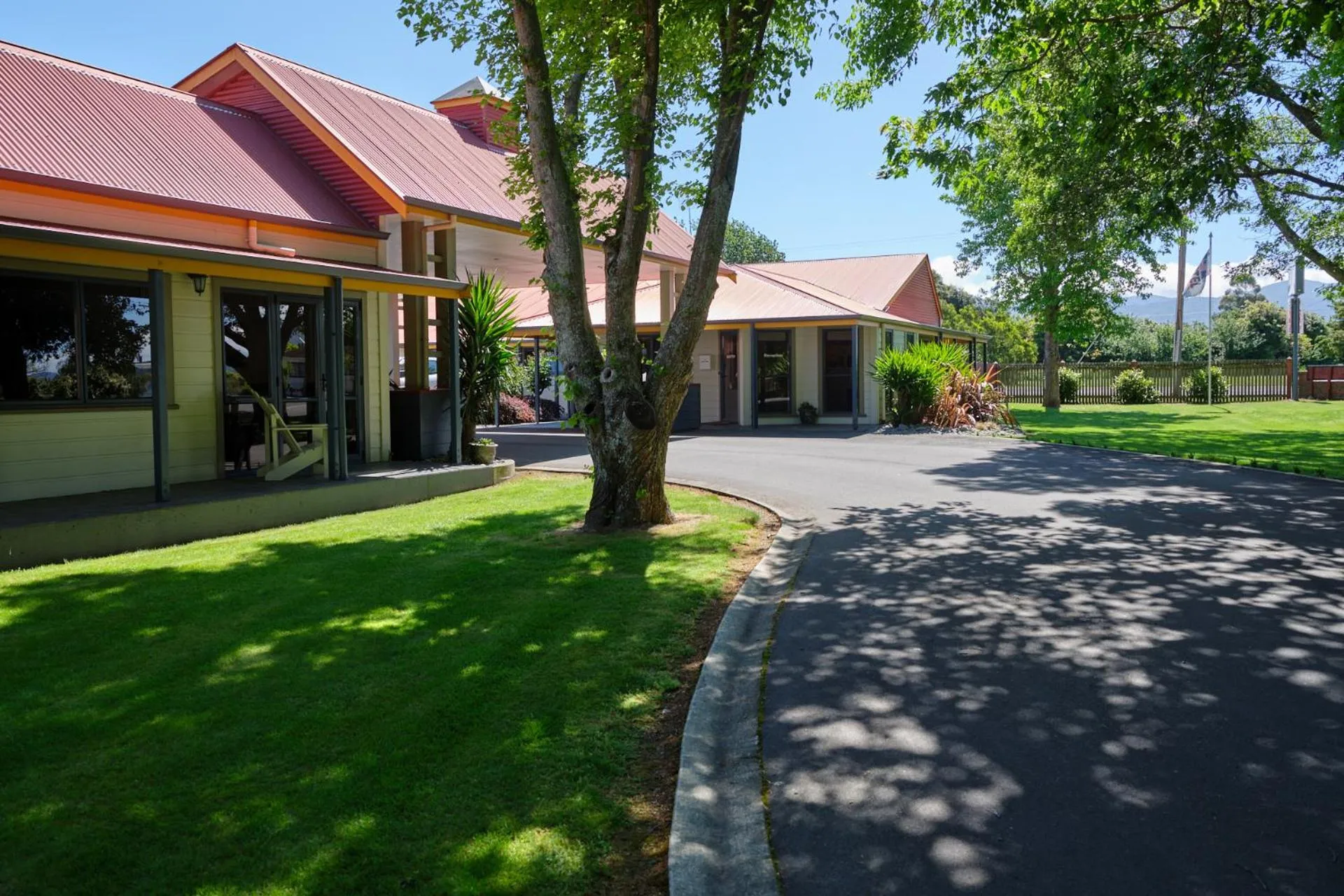 Property building in ASURE Oak Estate Motor Lodge