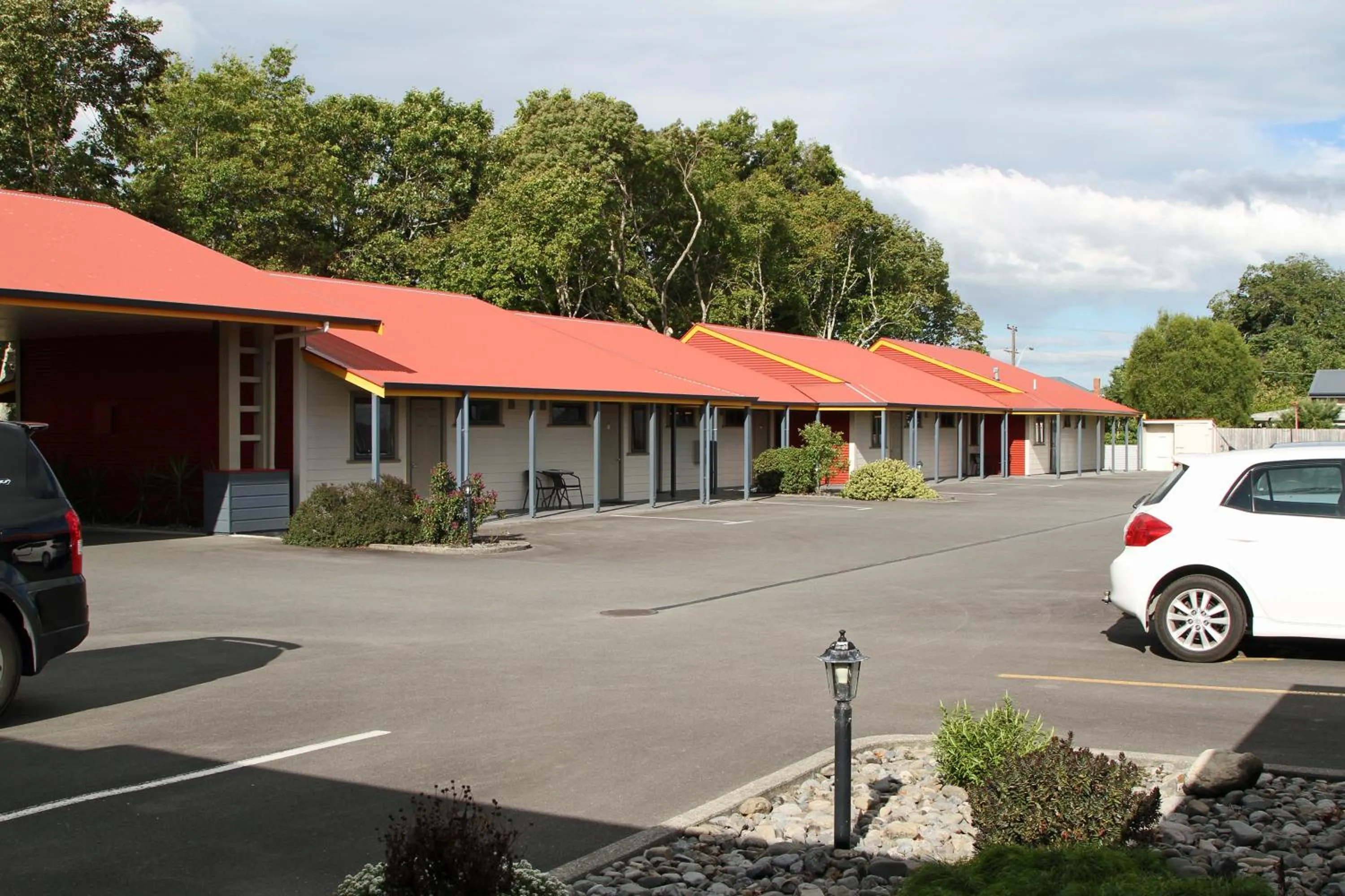 Property building in ASURE Oak Estate Motor Lodge