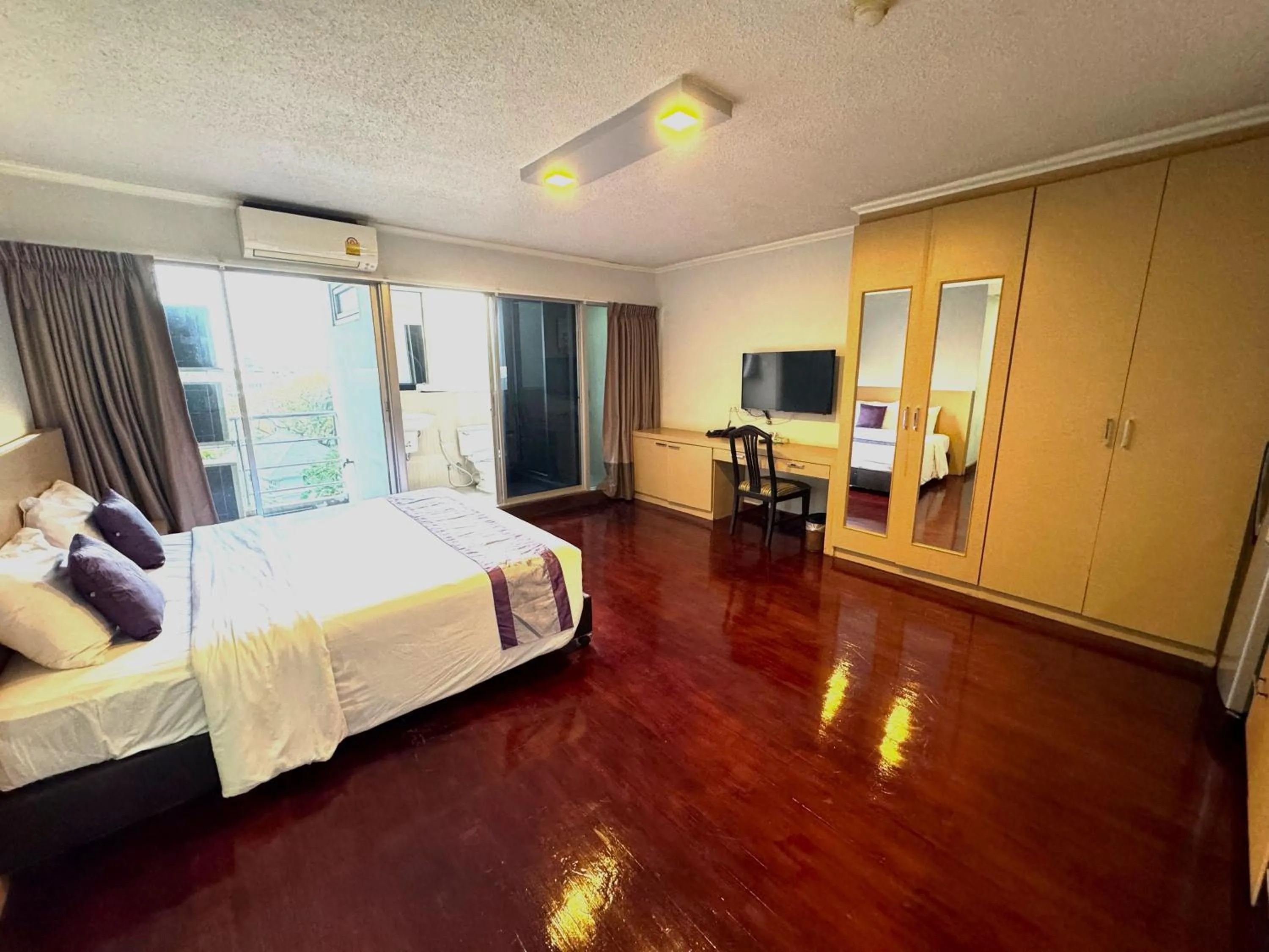Bedroom, Bed in The Step Sathon