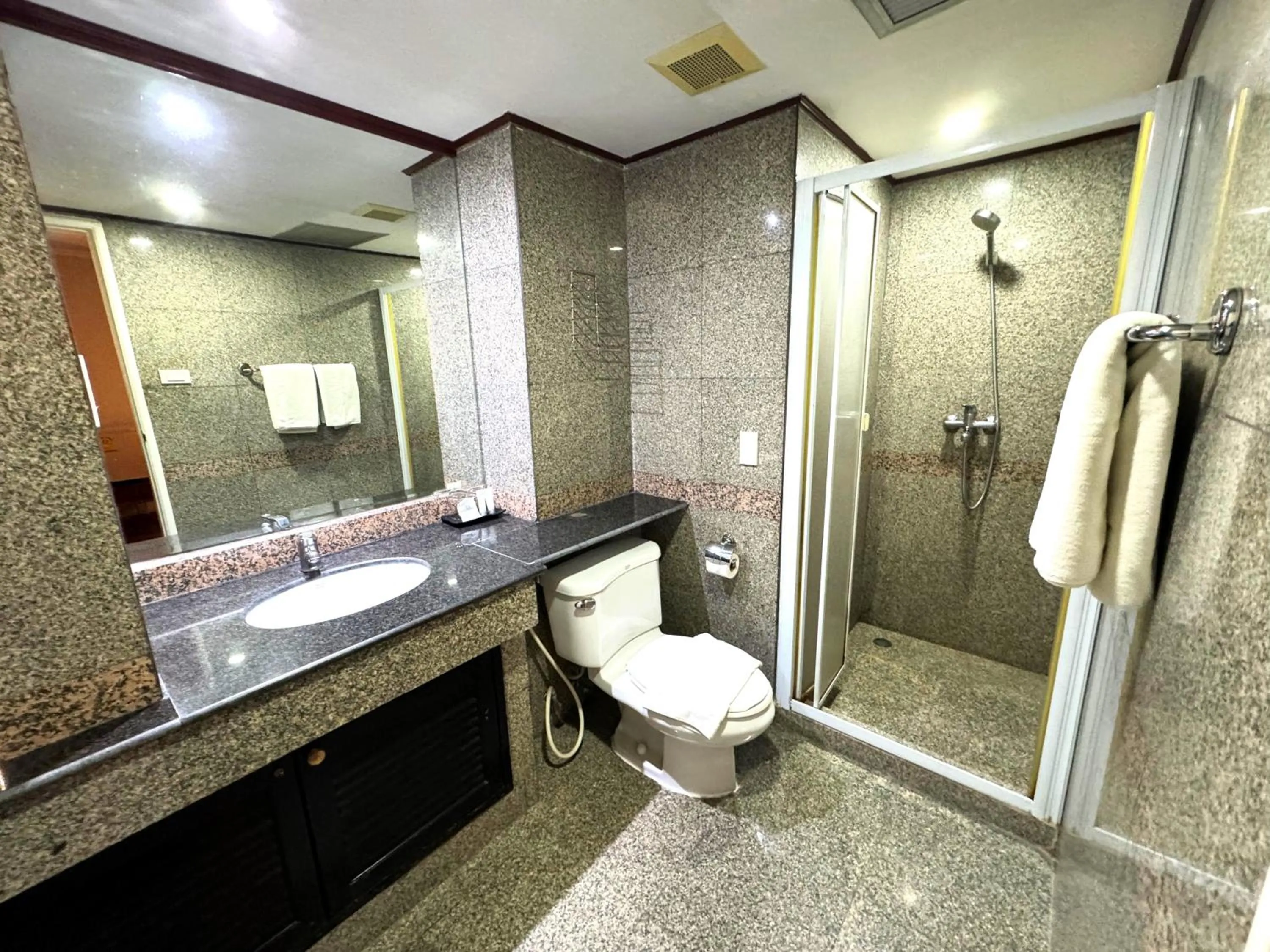 Toilet in The Step Sathon