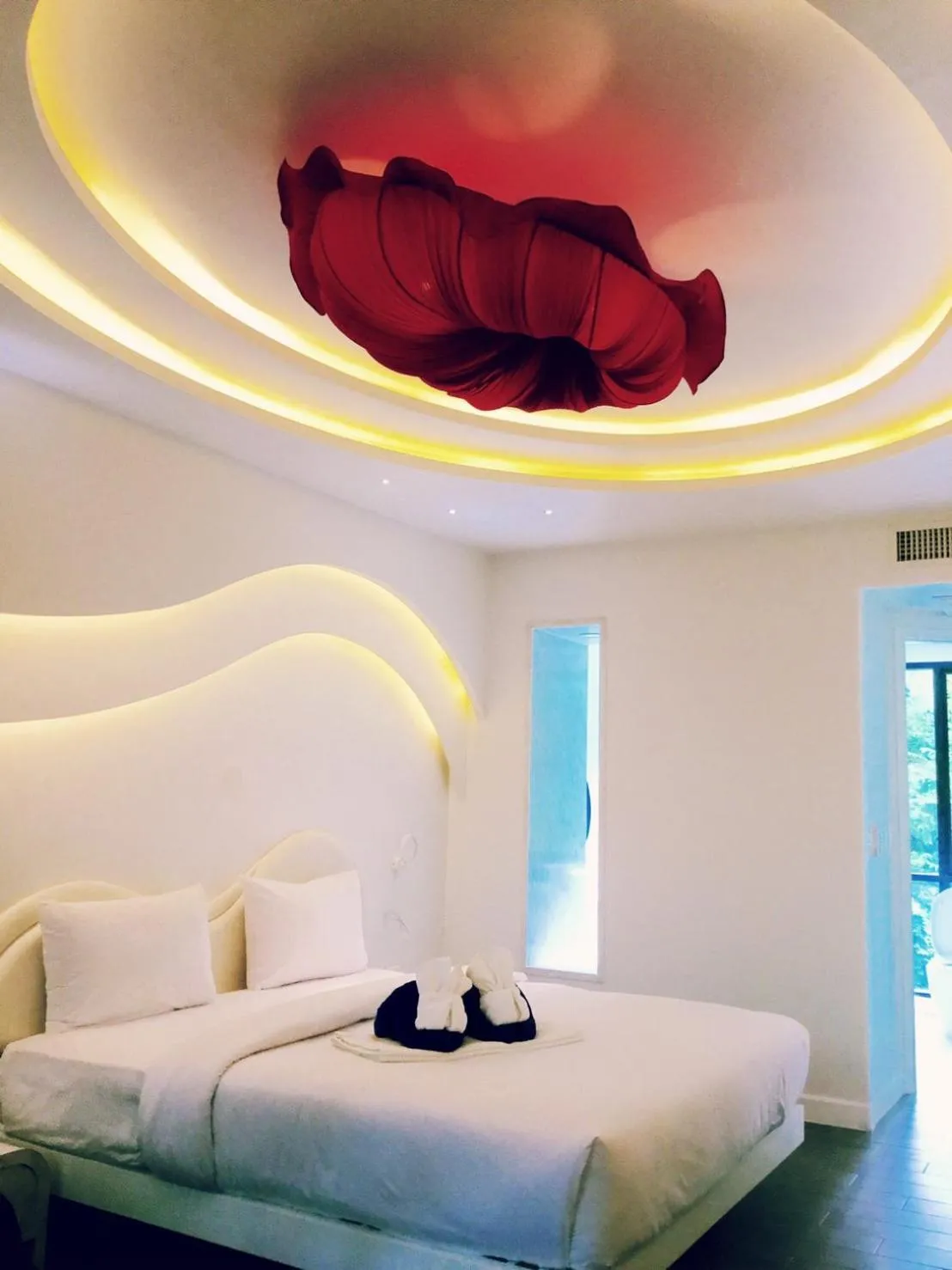 Photo of the whole room, Bed in Avatara Resort