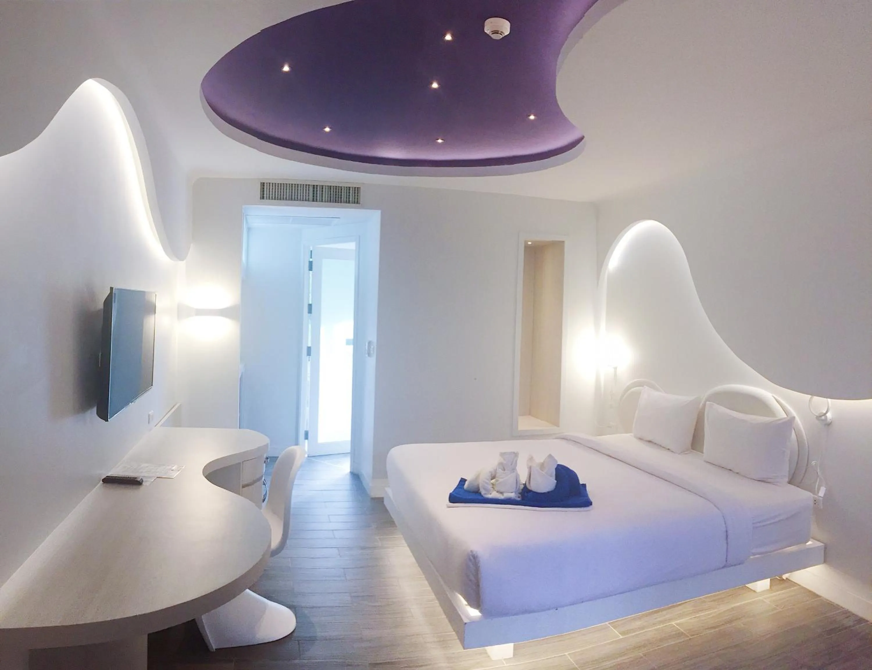 Bedroom, Bed in Avatara Resort