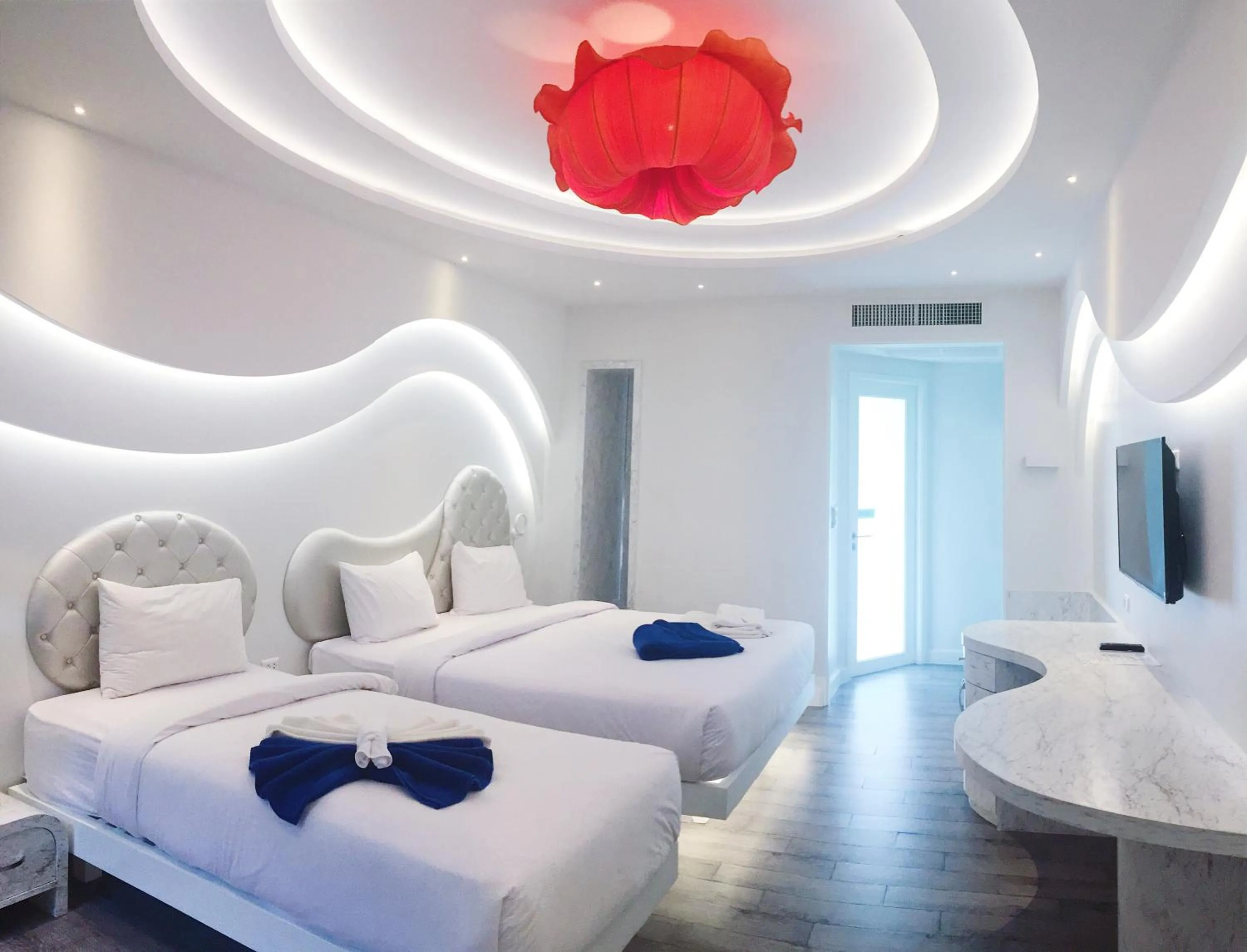 Photo of the whole room, Bed in Avatara Resort