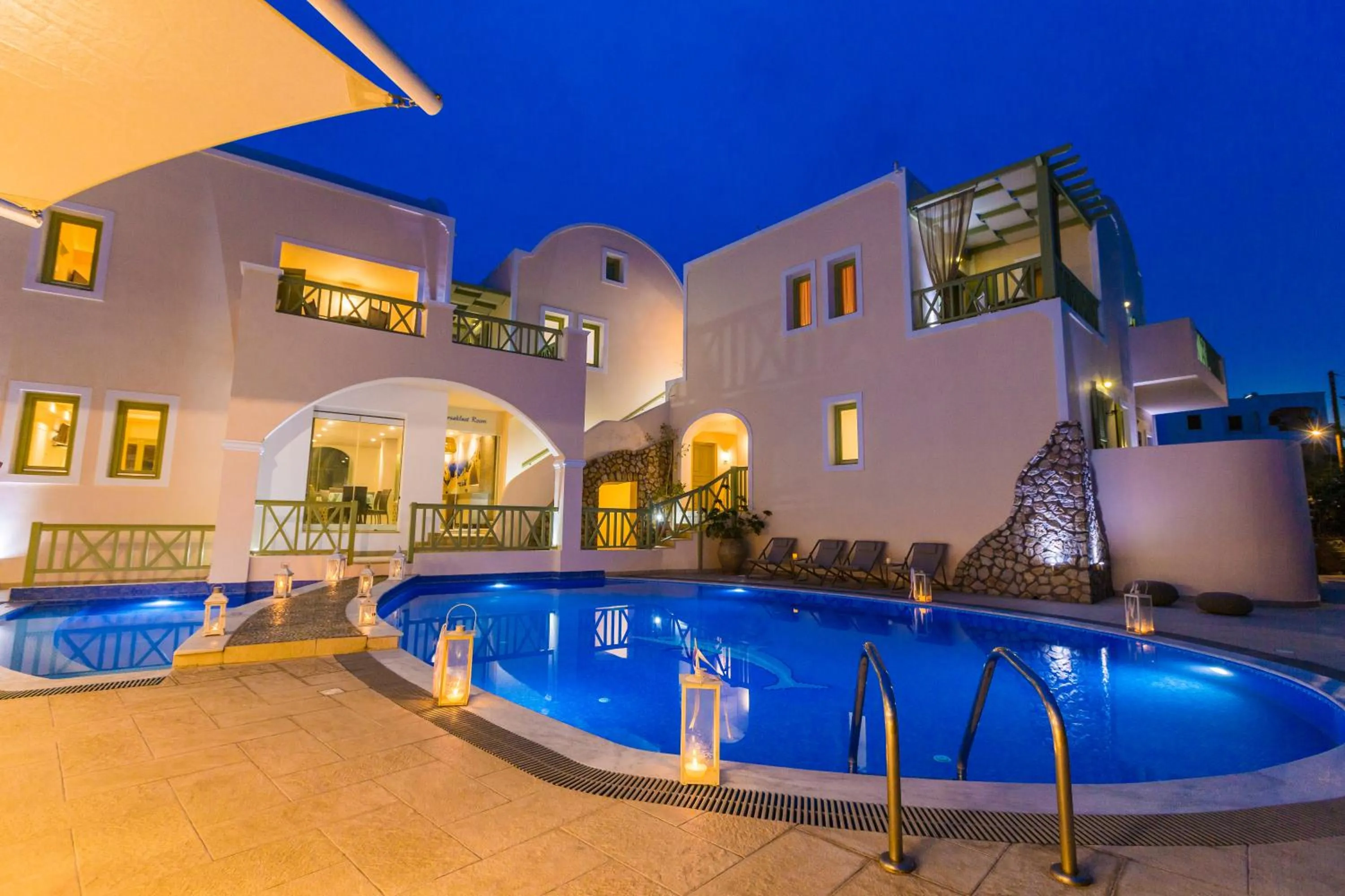 Swimming pool in Anassa Deluxe Suites