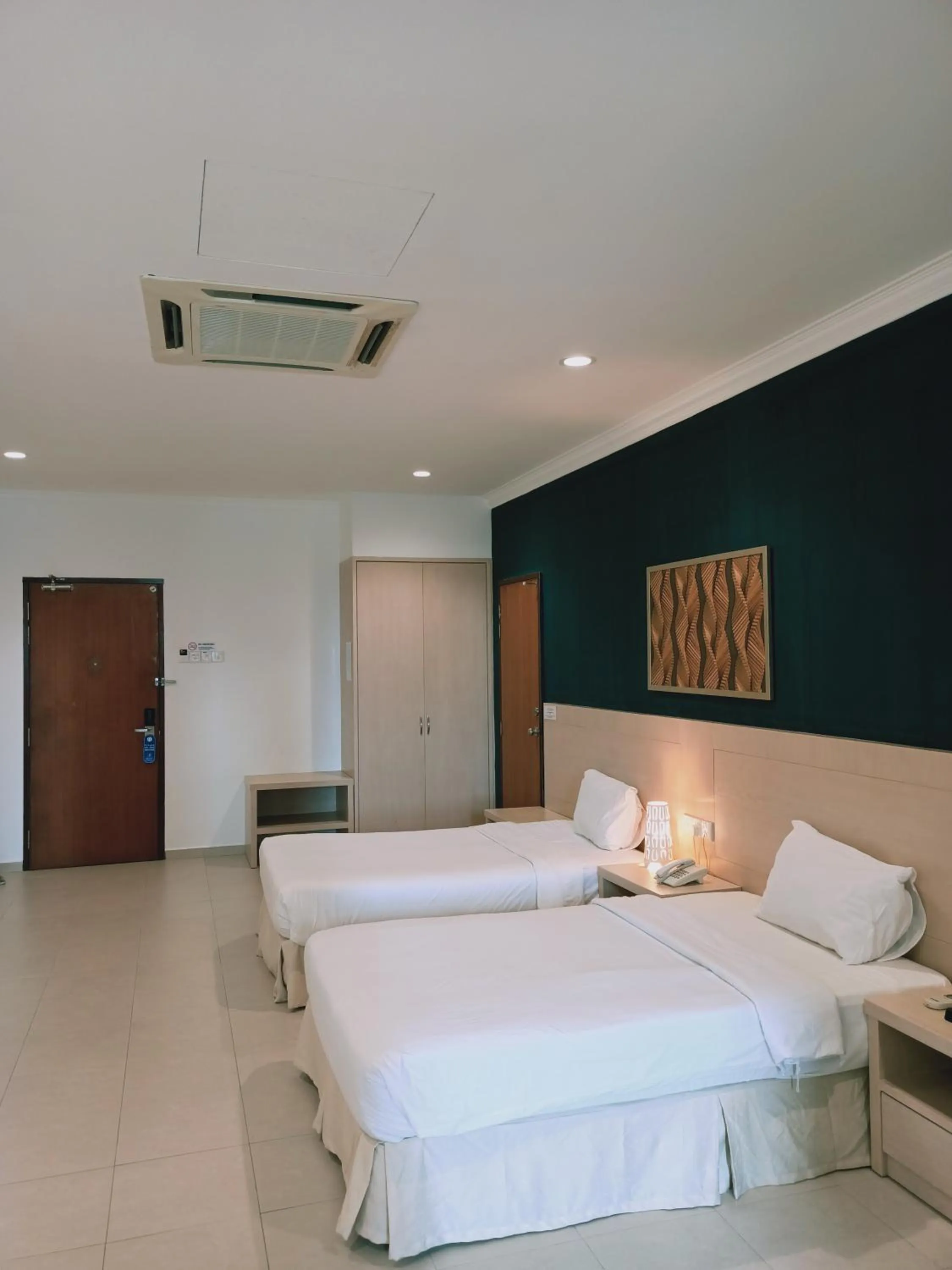 Photo of the whole room, Bed in Golden View Serviced Apartments