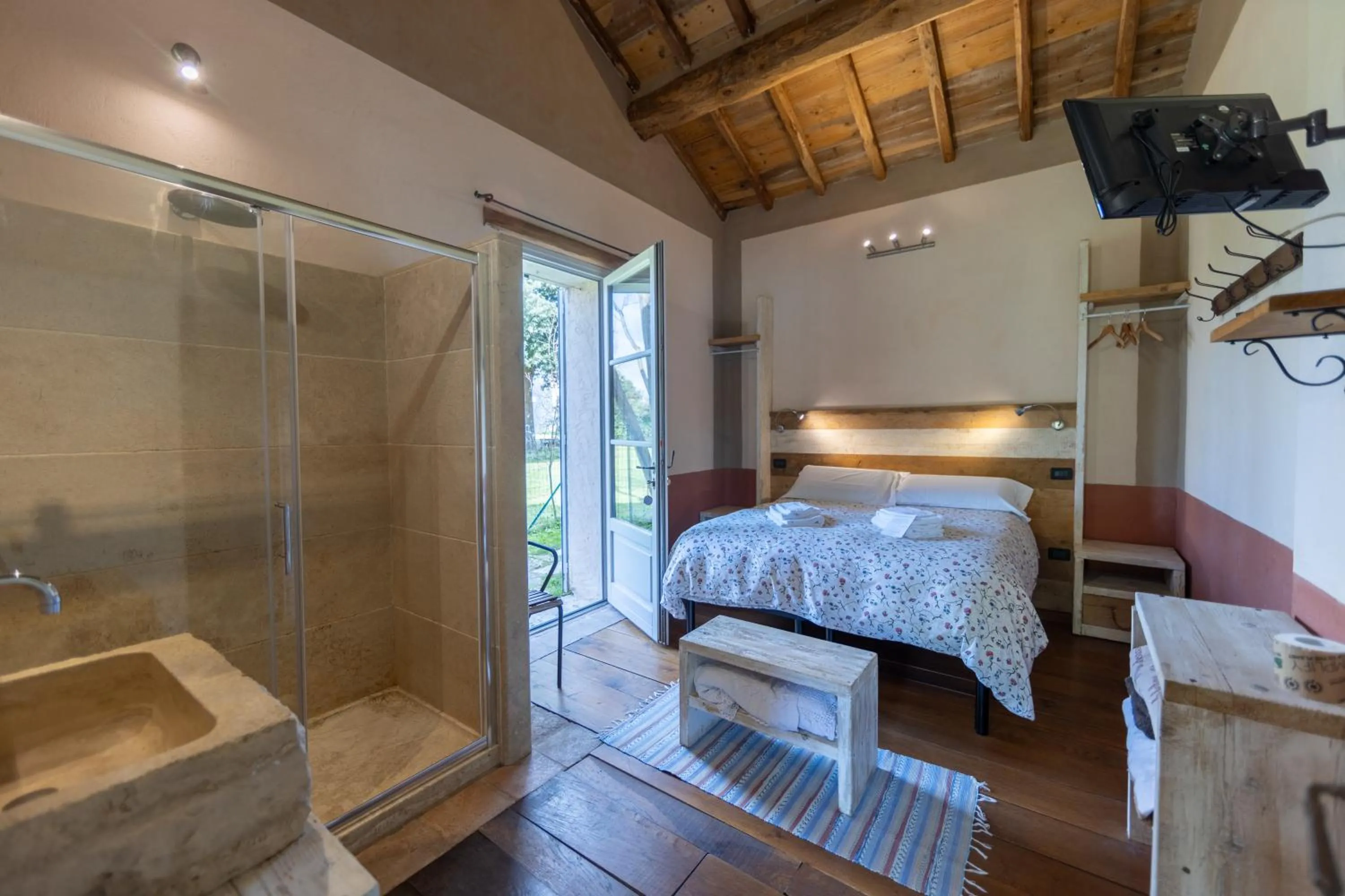 Kitchen or kitchenette, Bed in B&B Il Molinello