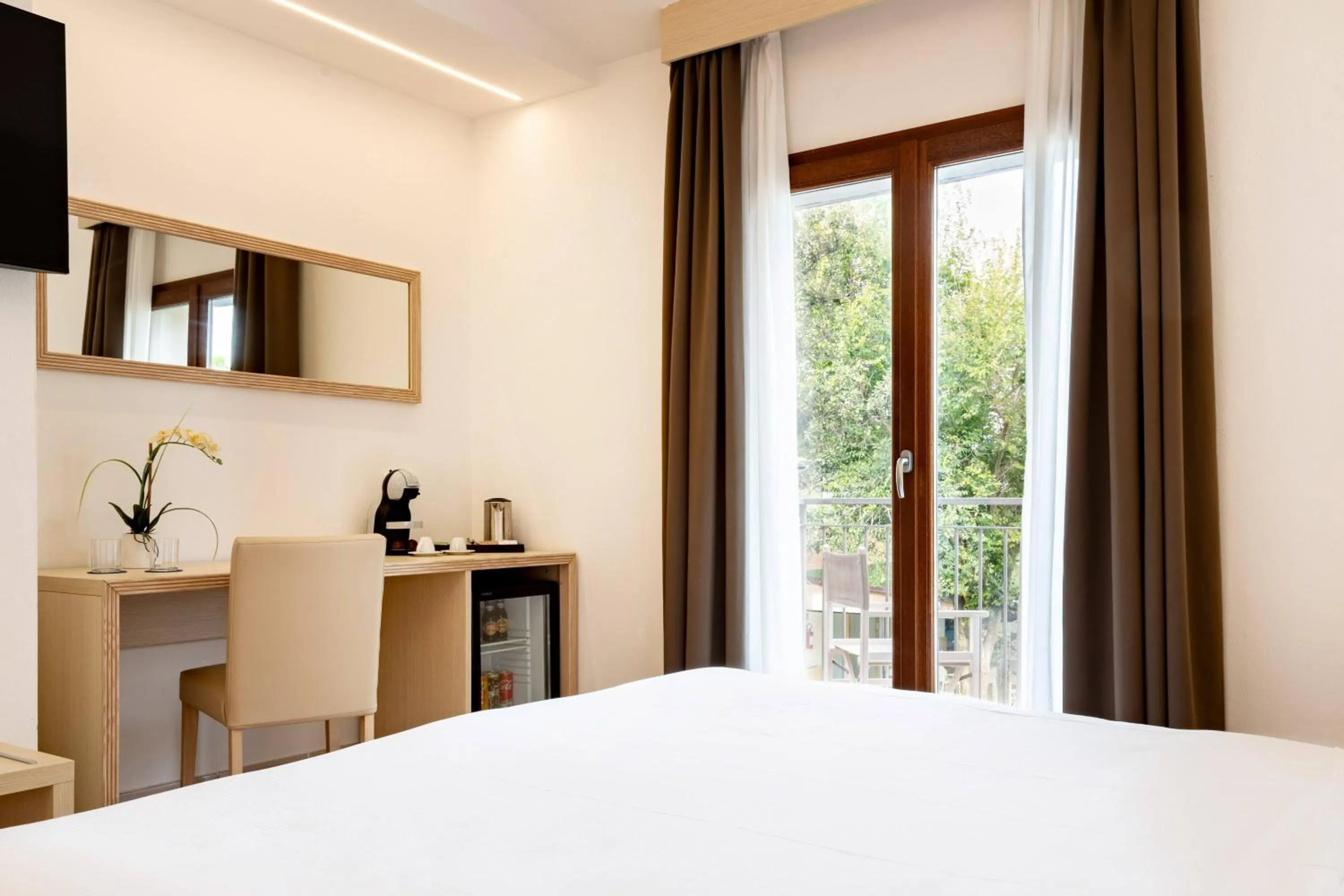 Property building, Bed in Hotel Corte Rosada Affiliated by Meliá