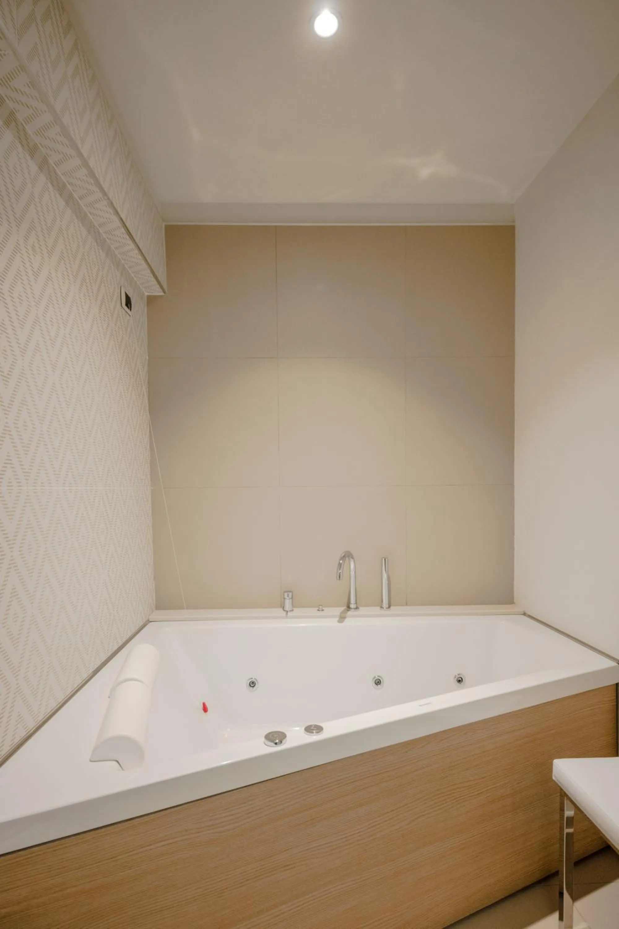 Hot Tub in Hotel Corte Rosada Affiliated by Melia