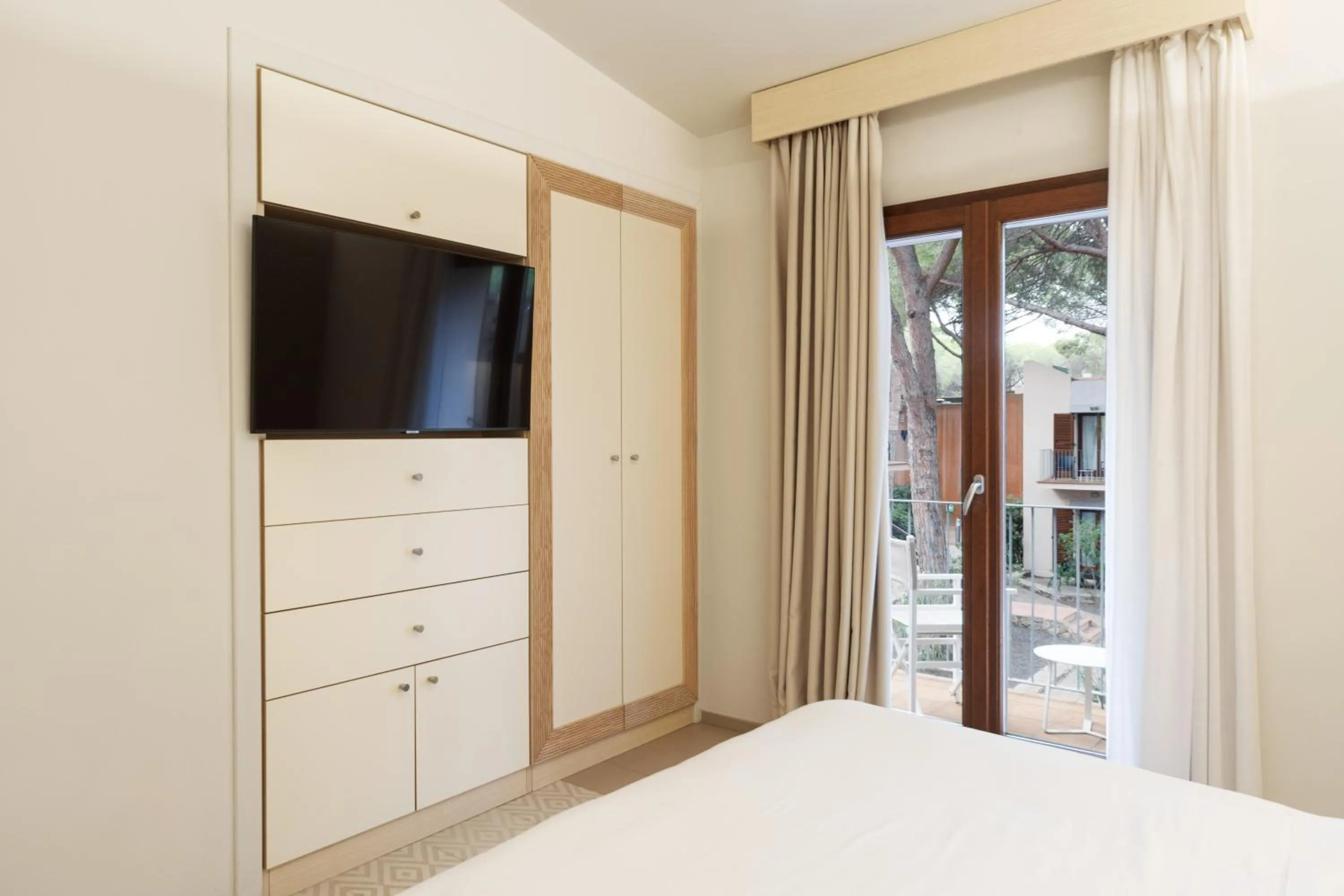 Bedroom, Bed in Hotel Corte Rosada Affiliated by Melia