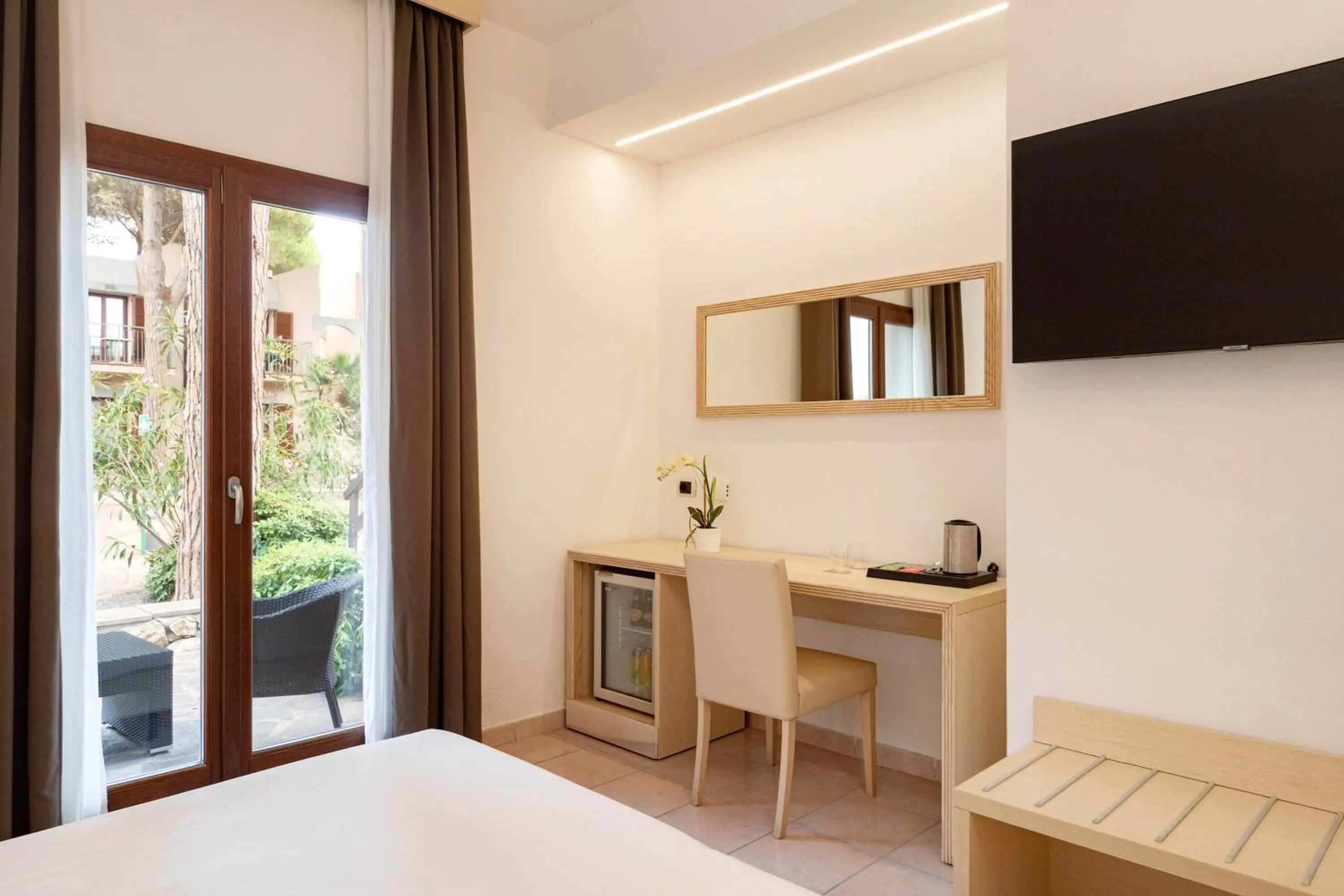 Property building, Bed in Hotel Corte Rosada Affiliated by Meliá