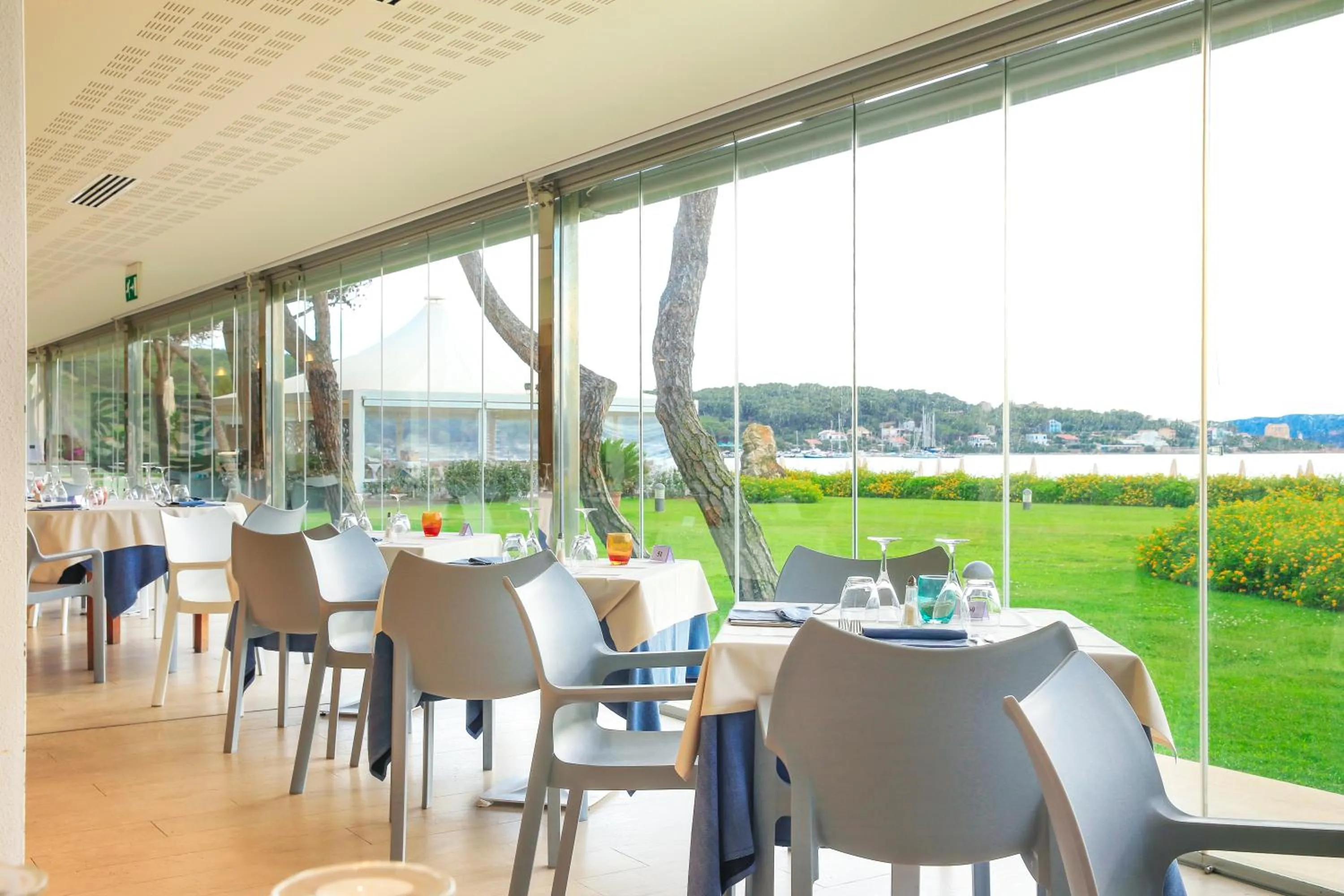 Restaurant/places to eat in Hotel Corte Rosada Affiliated by Melia