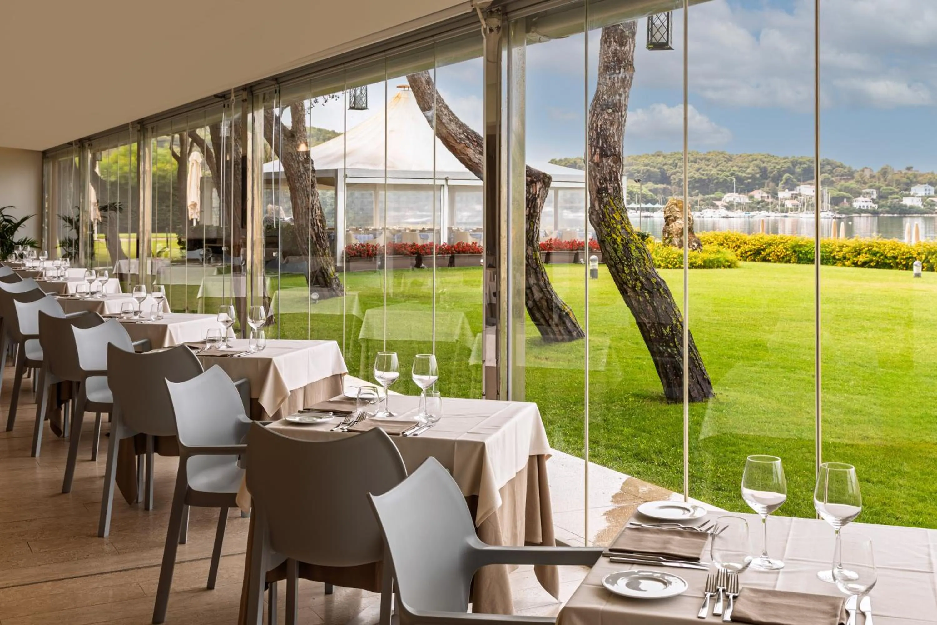Restaurant/places to eat in Hotel Corte Rosada Affiliated by Melia