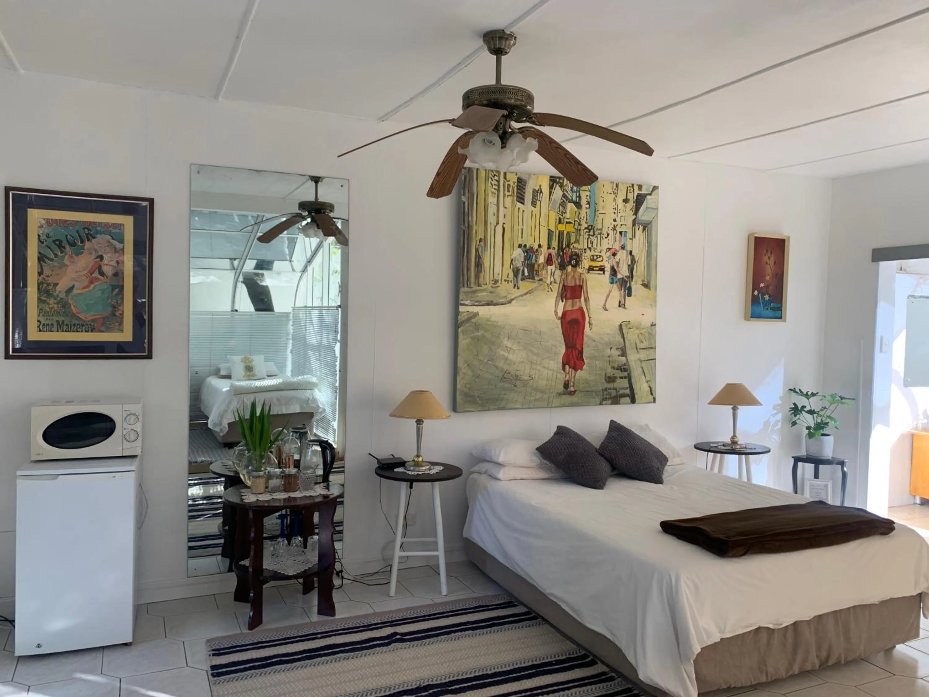 Photo of the whole room, Bed in The Little Hideaway Guesthouse